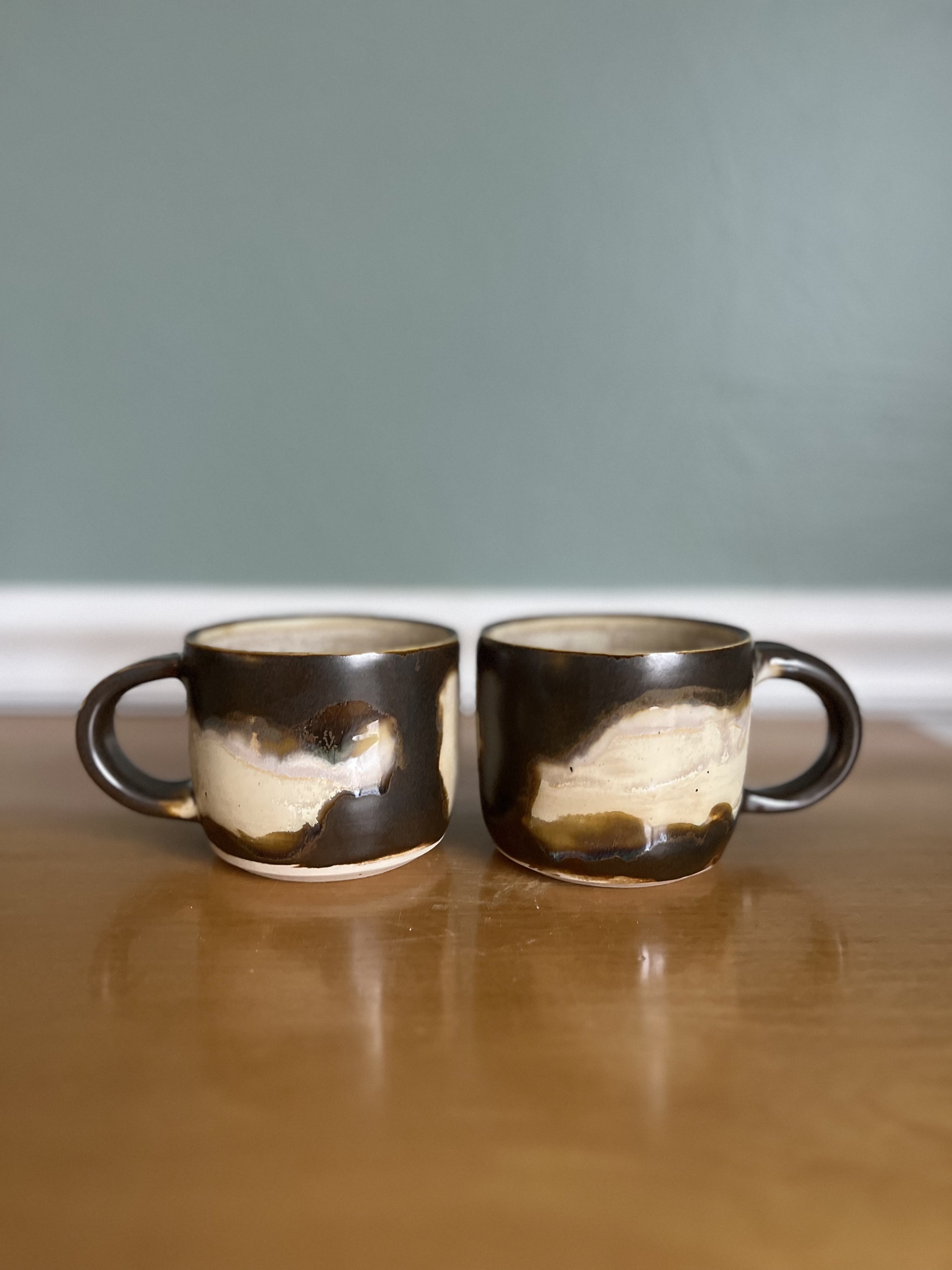Laura Kissinger tan brown  mugs 2025