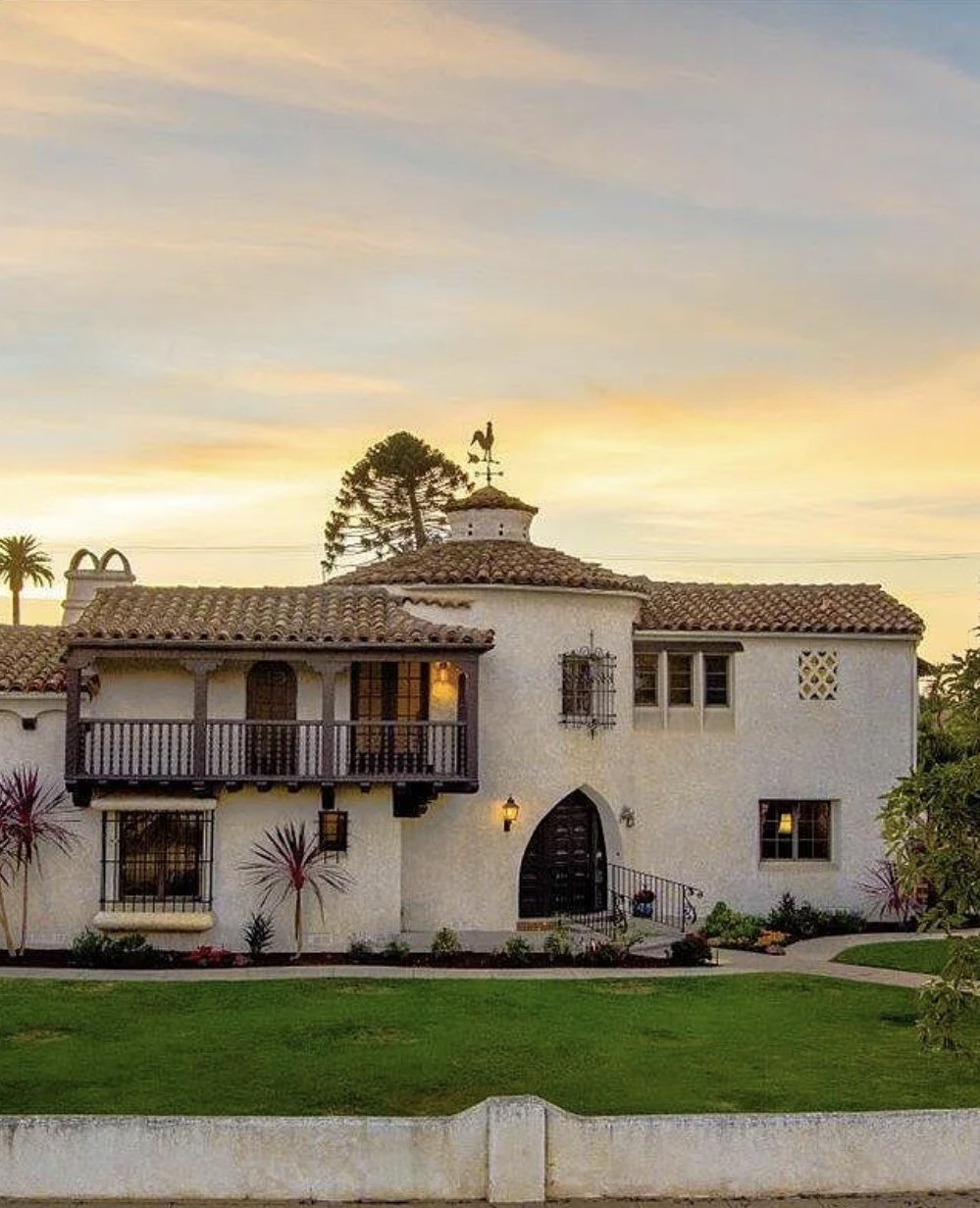 Welp, here's another house I showed and now I want to buy - my Spanish house obsession continues. :(⁠ Who wants to share this stunning 1929 beauty with me? 🌴⁠
⁠
4 beds &bull; 5 baths &bull; 4,034 sq ft on over half an acre&mdash;just $271/sq ft! 🤩⁠