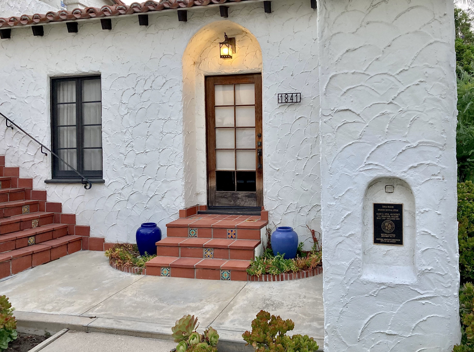 The Siple House, a 1929 Spanish Revival building at 1841 Kelton Avenue in West Los Angeles.