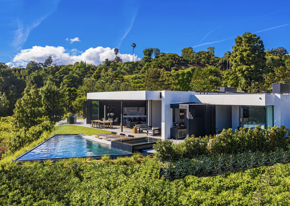 Single-story modernist home in Trousdale Estates, Beverly Hills, designed in the 1960s