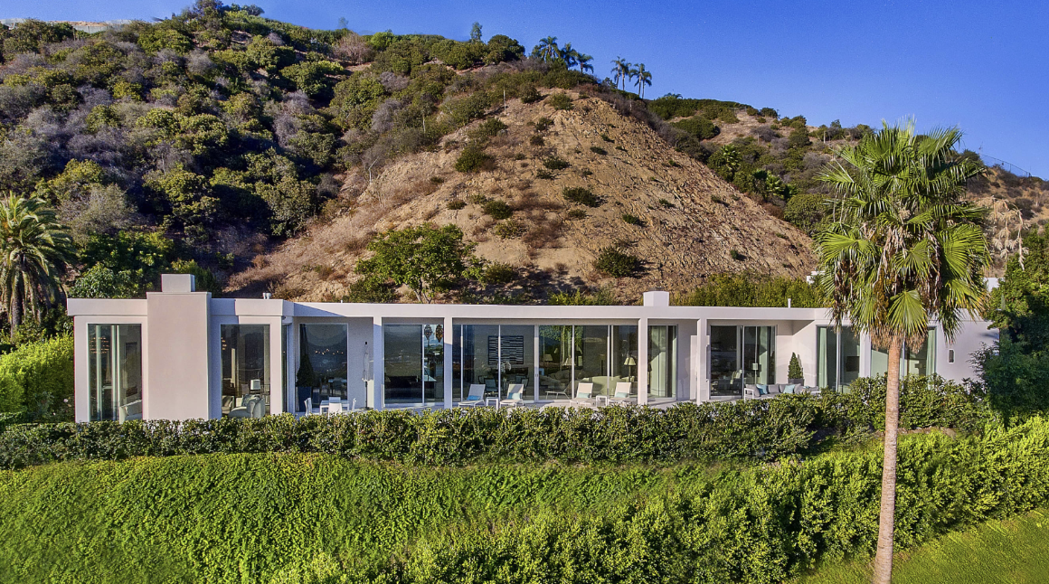 View from Trousdale Estates looking south over Los Angeles toward the Pacific Ocean