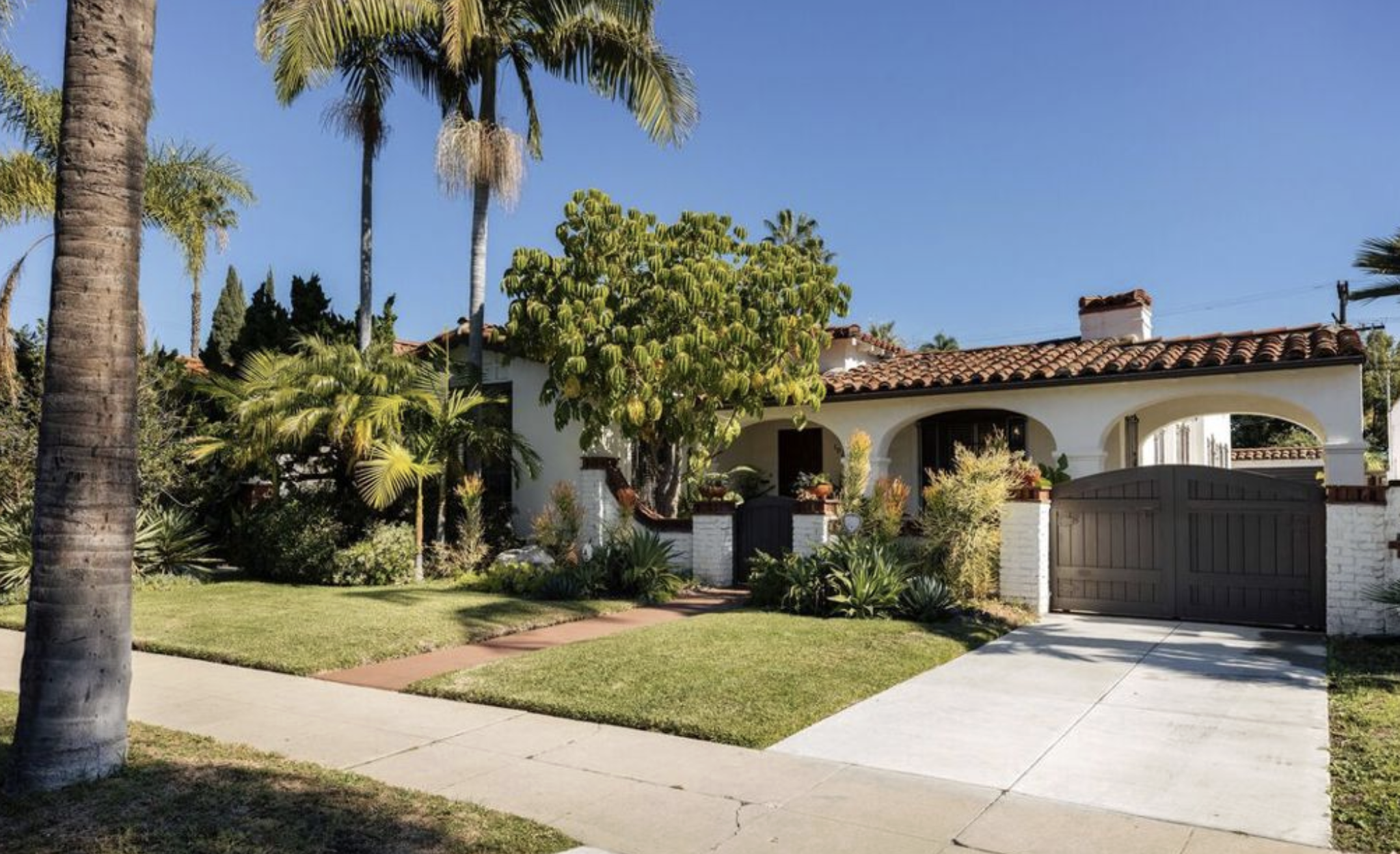 1934 Spanish Colonial Revival home on Alvira Street in the South Carthay Historic Preservation Overlay Zone, Los Angeles