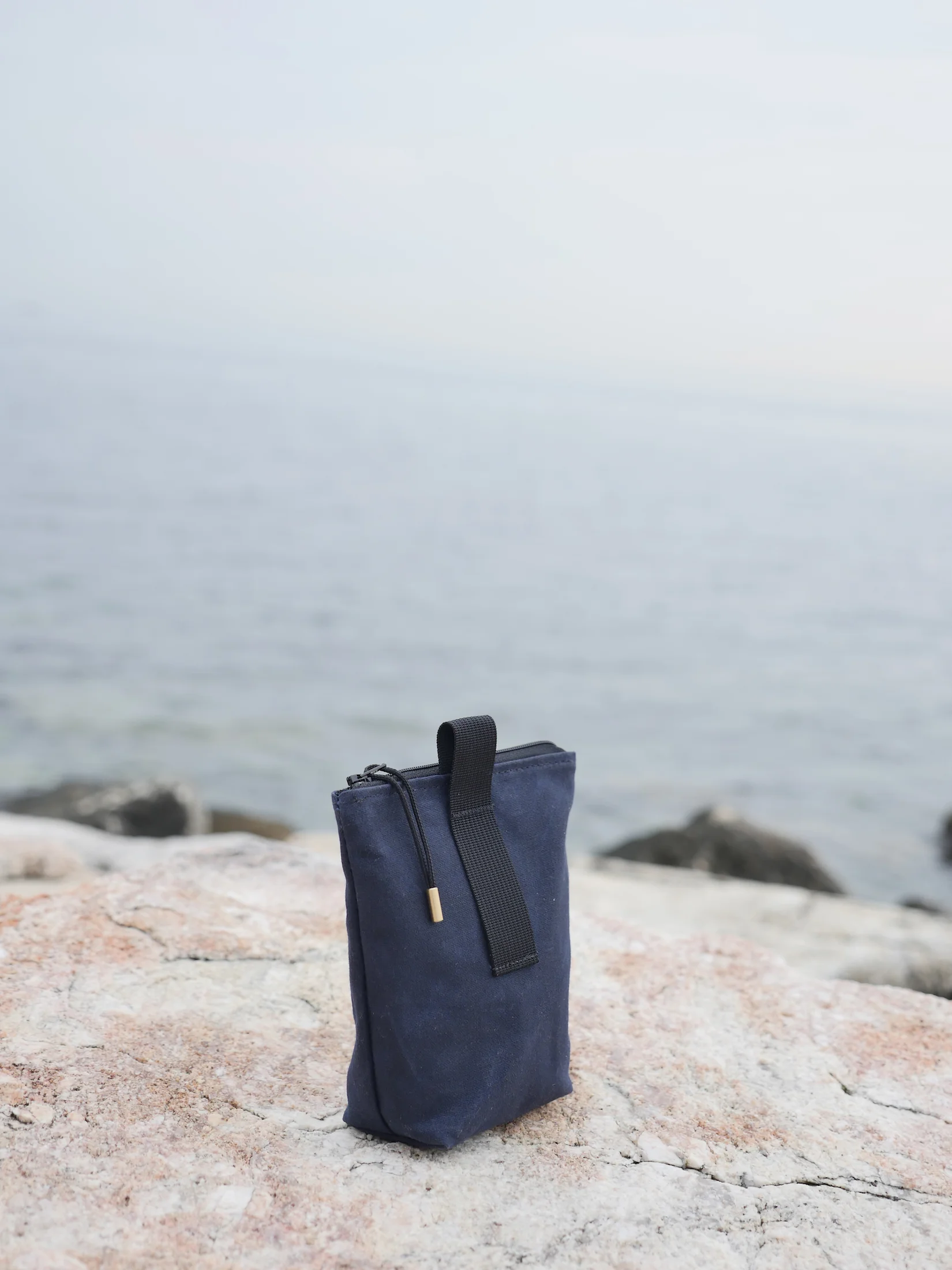 NAVYPOUCH_05.jpg