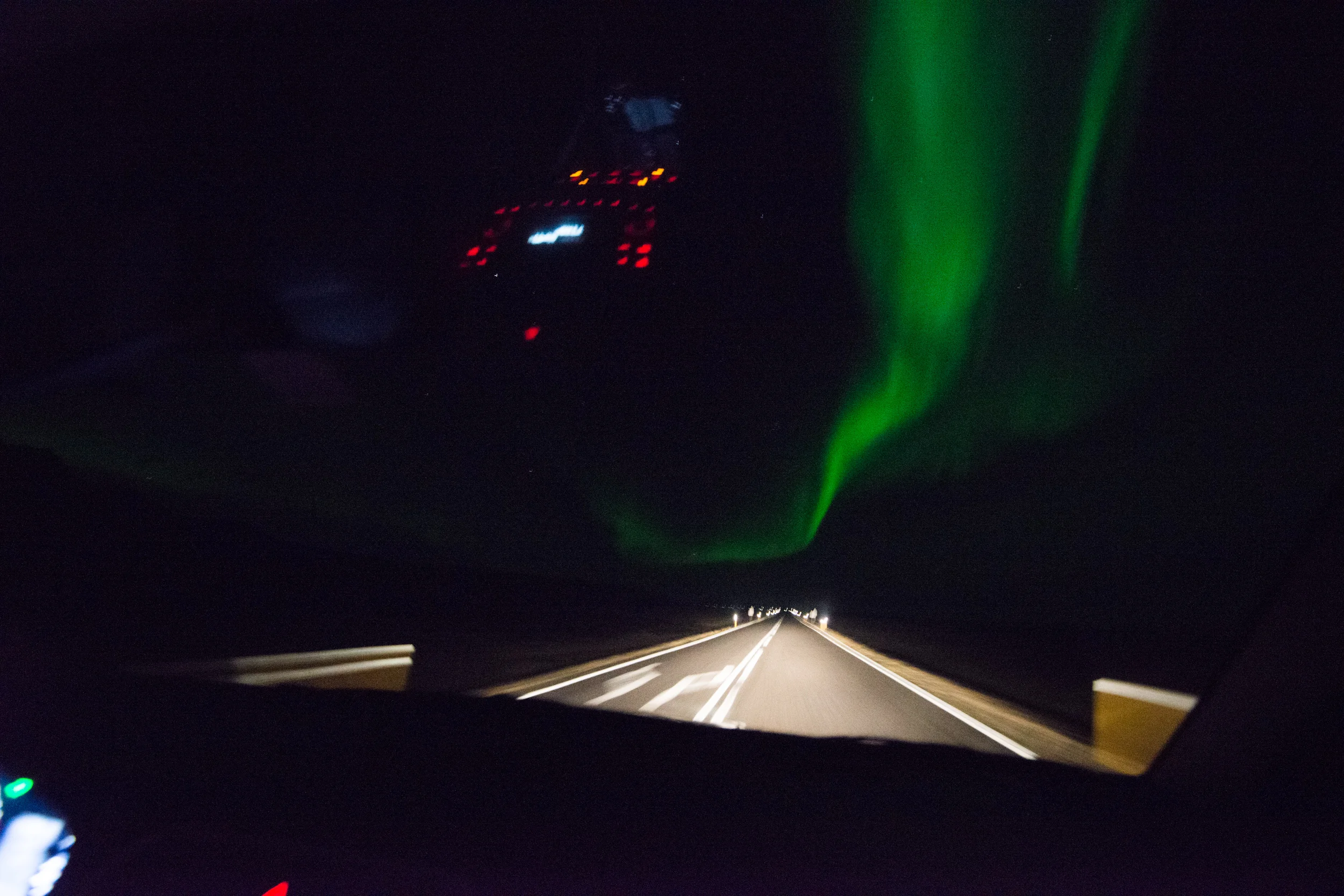 This bad and blurry handheld shot shows quite how bright the aurora was in comparisom to the car headlights!