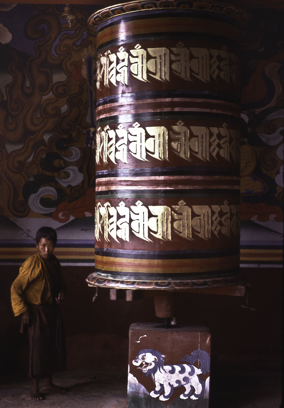 bhutan prayer wheel2235 web .jpg