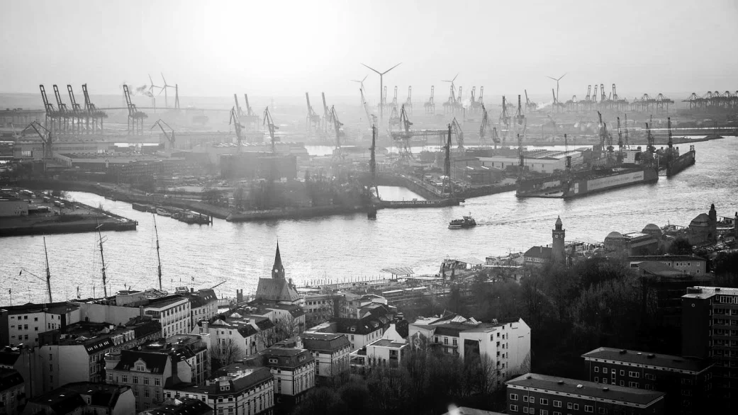 HAMBOURG / Ville somptueuses, l'Elbe magnifique, culture ancestrale.