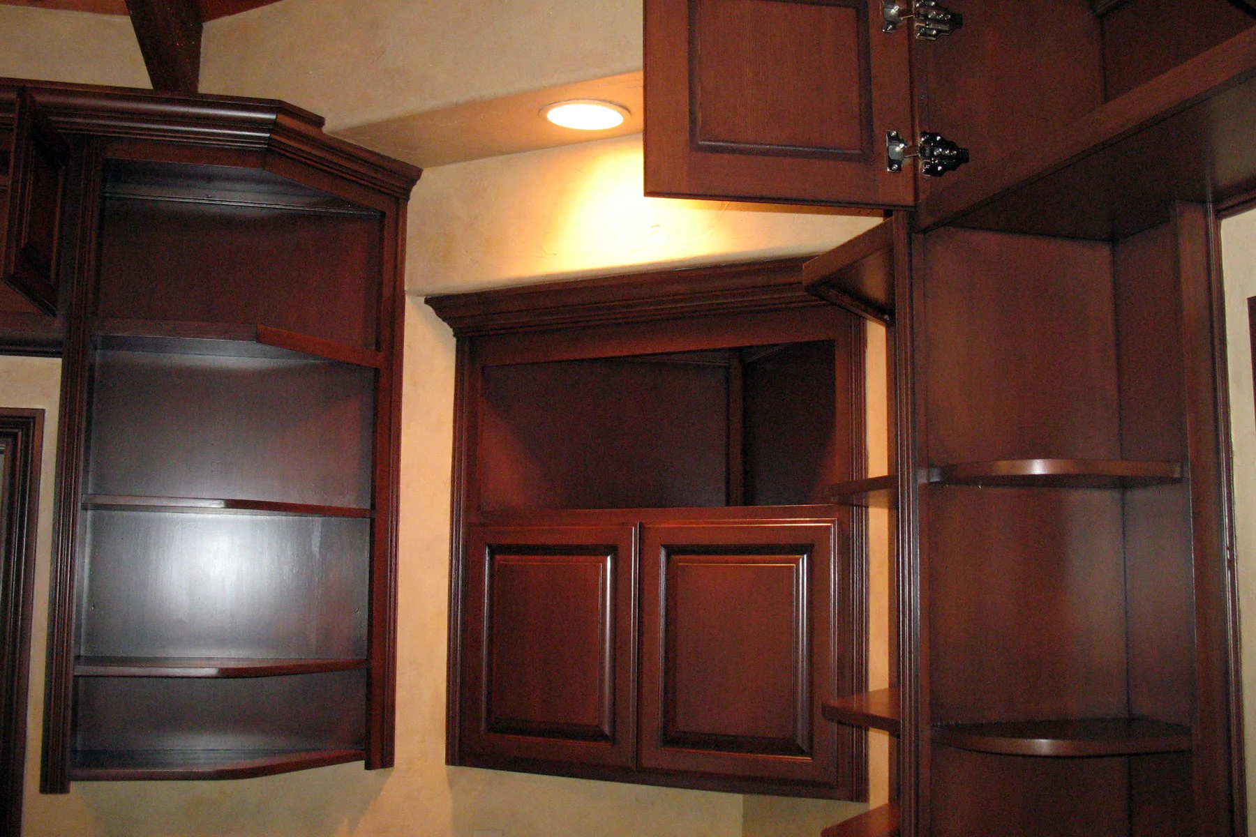 WOOD GRAIN FINISH FOR RICHER WOOD TONE