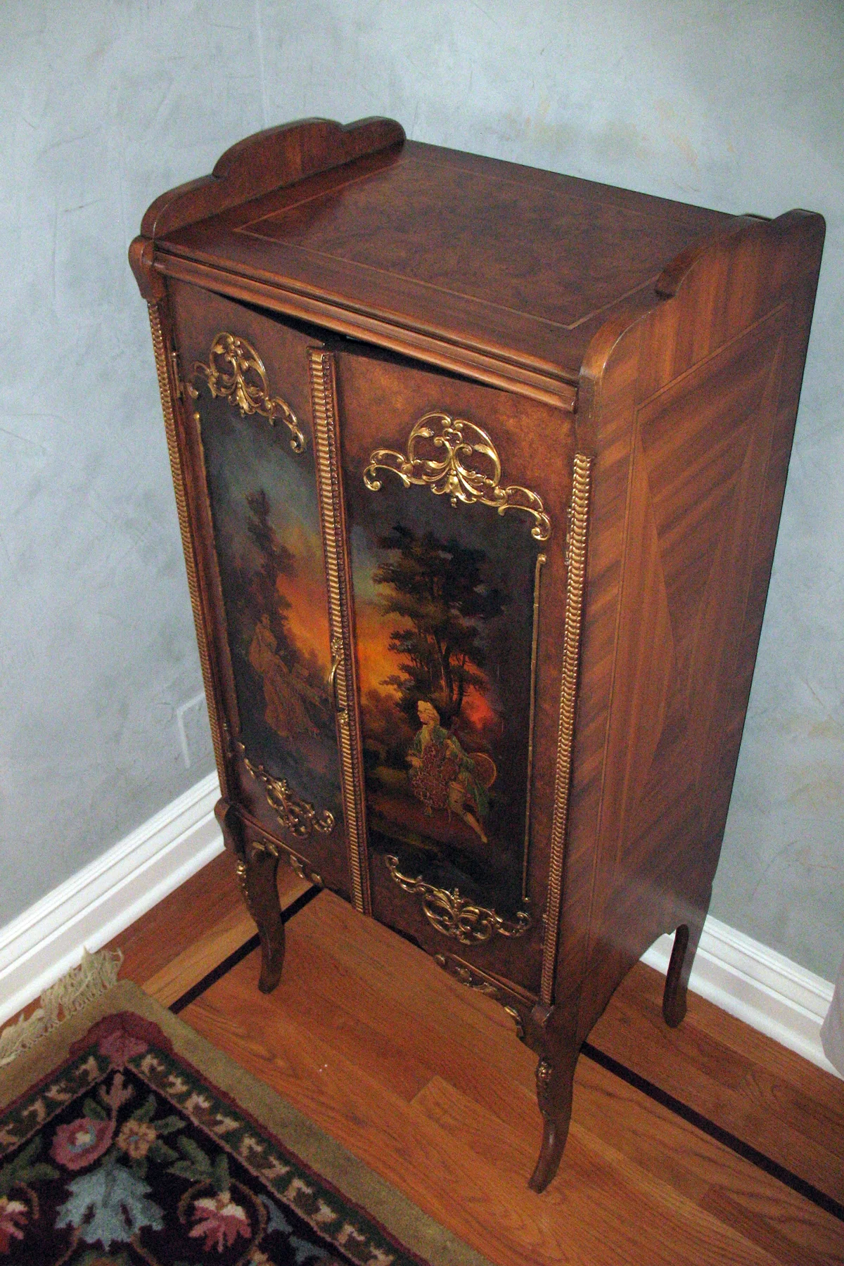 FAUX BOIS TO LOOK LIKE VENEER.