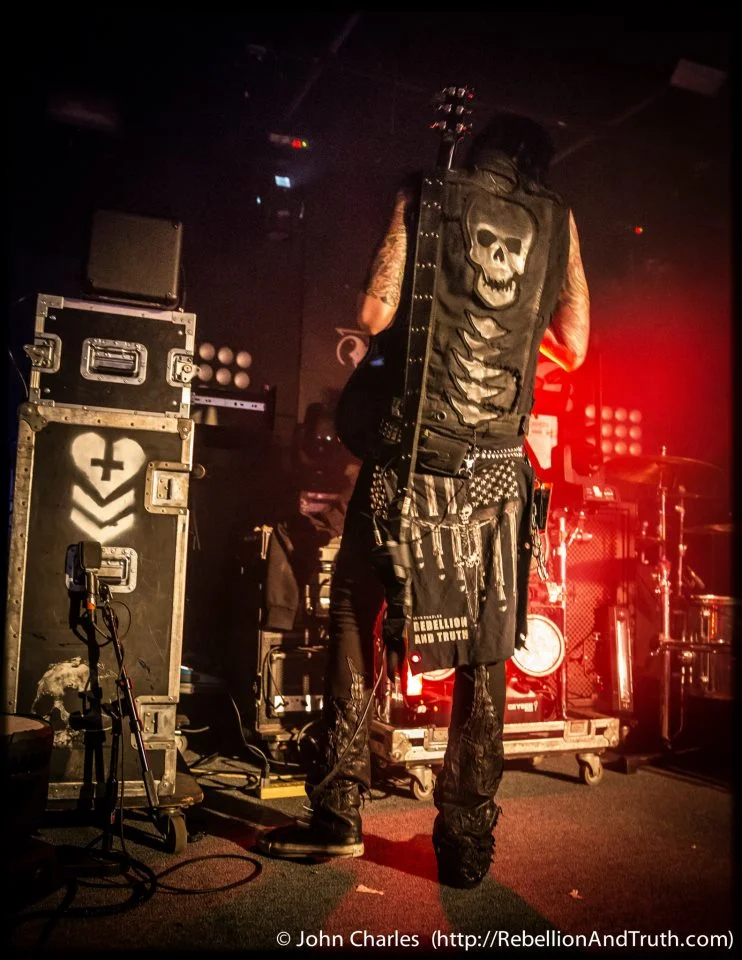 Ashes (DevilDriver, Static-X, Davey Suicide)