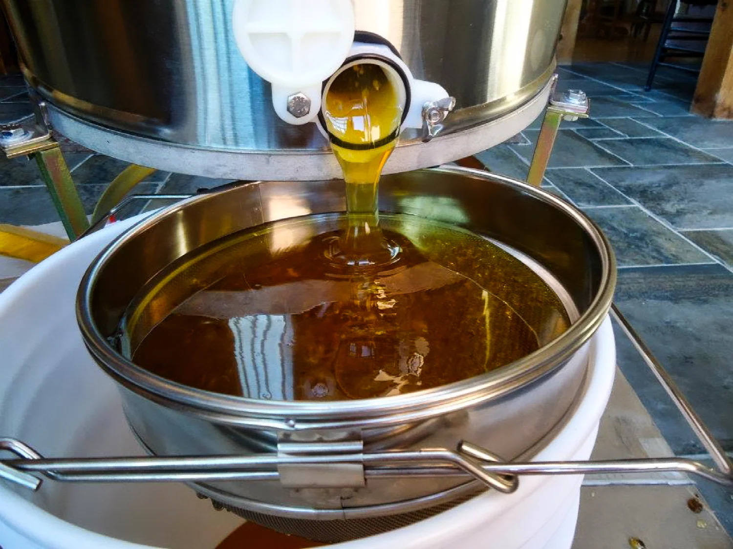 Honey pouring_HDR.jpeg