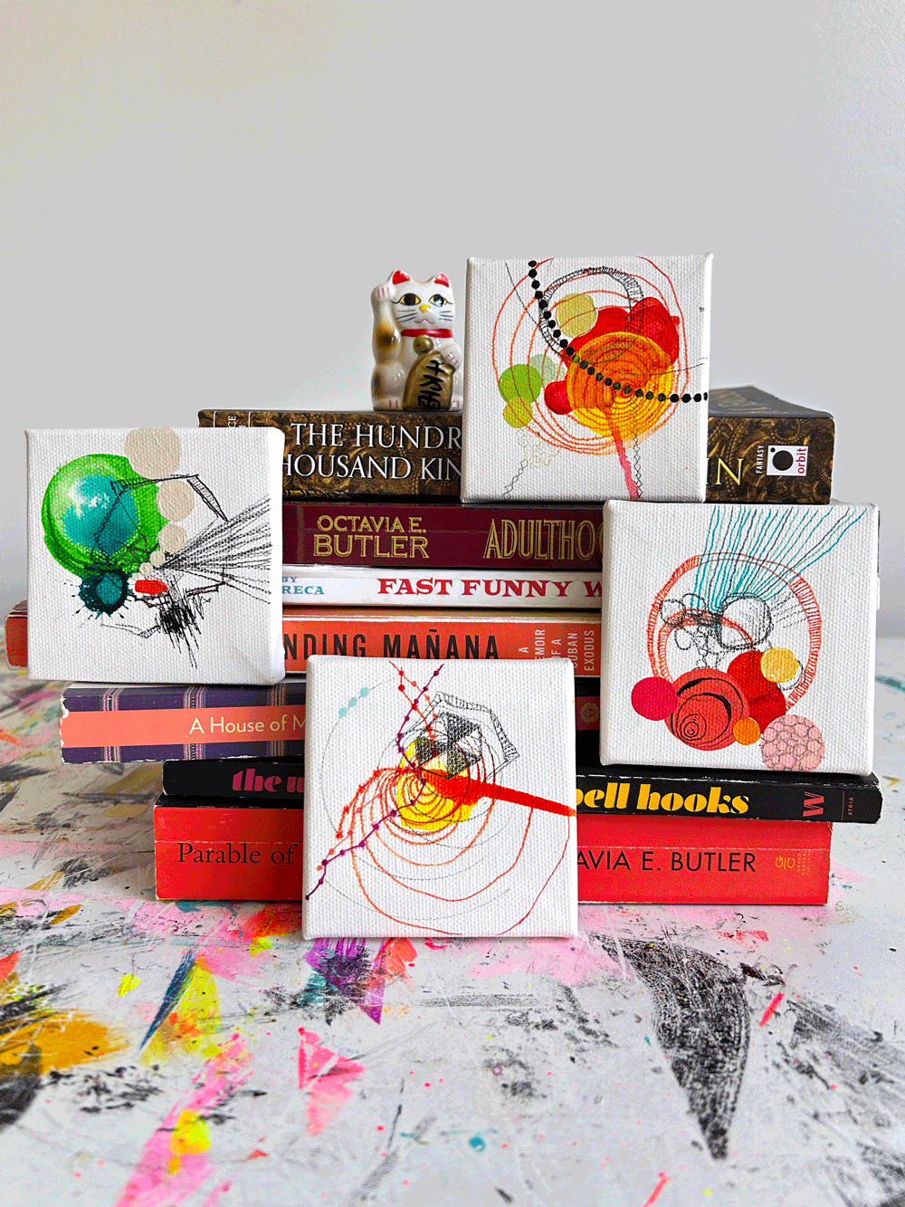 NY0752-55-DETAIL05-WITH-BOOKS.gif