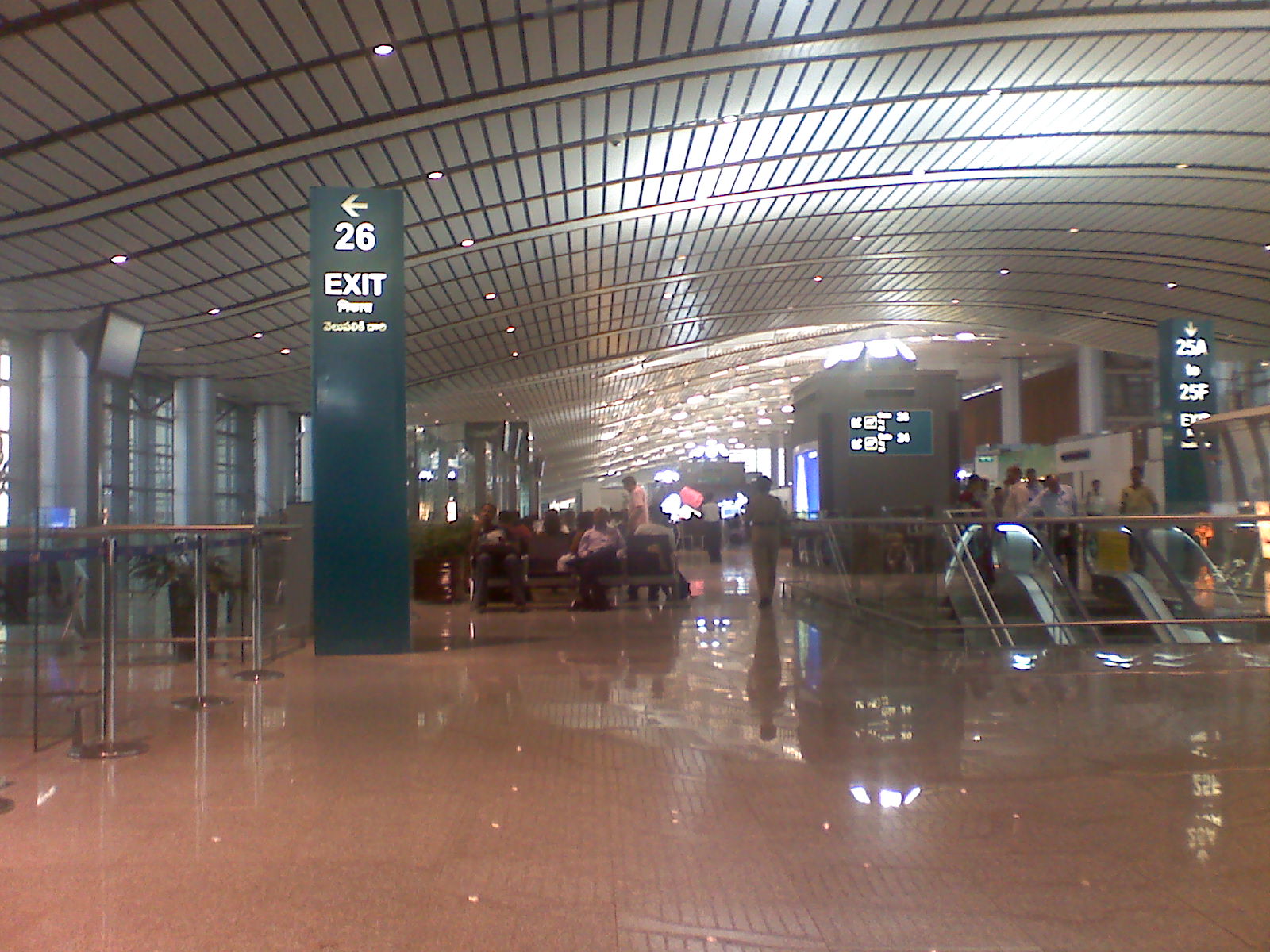 I clicked this photograph of Hyderabad Airport some three
months back from my Mobile (MotoQ, 2 MP camera). It is definitely a World-class
Airport.
