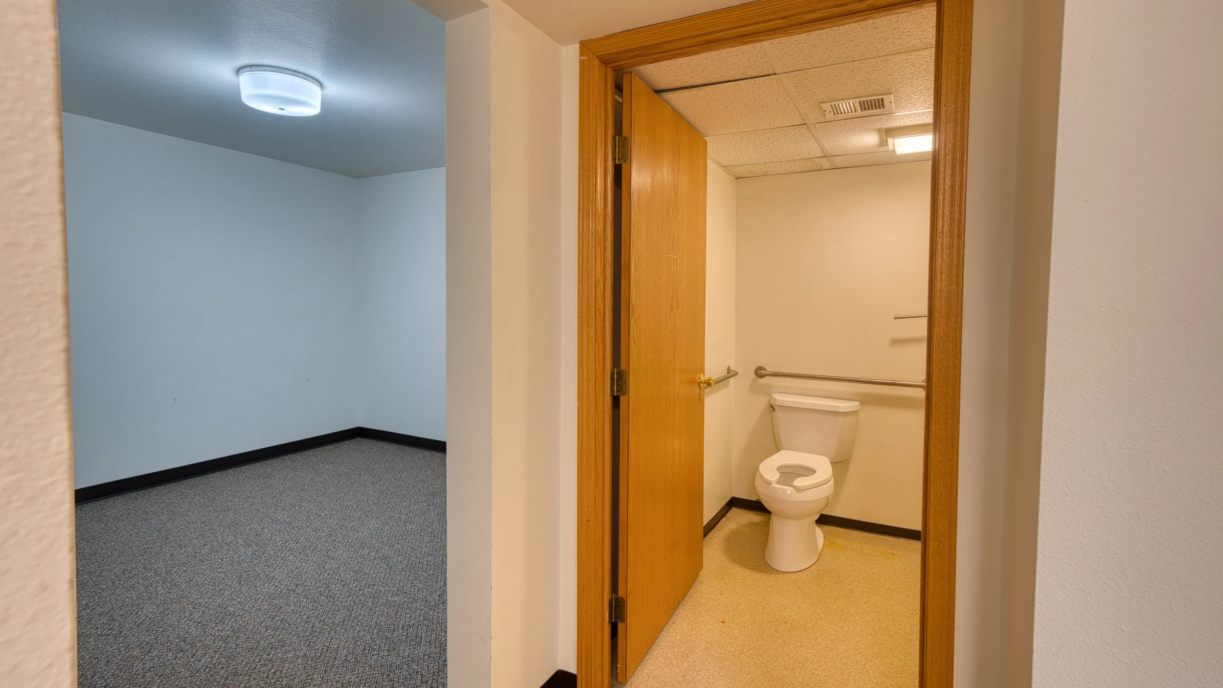 709 W Eighth St-112.jpg