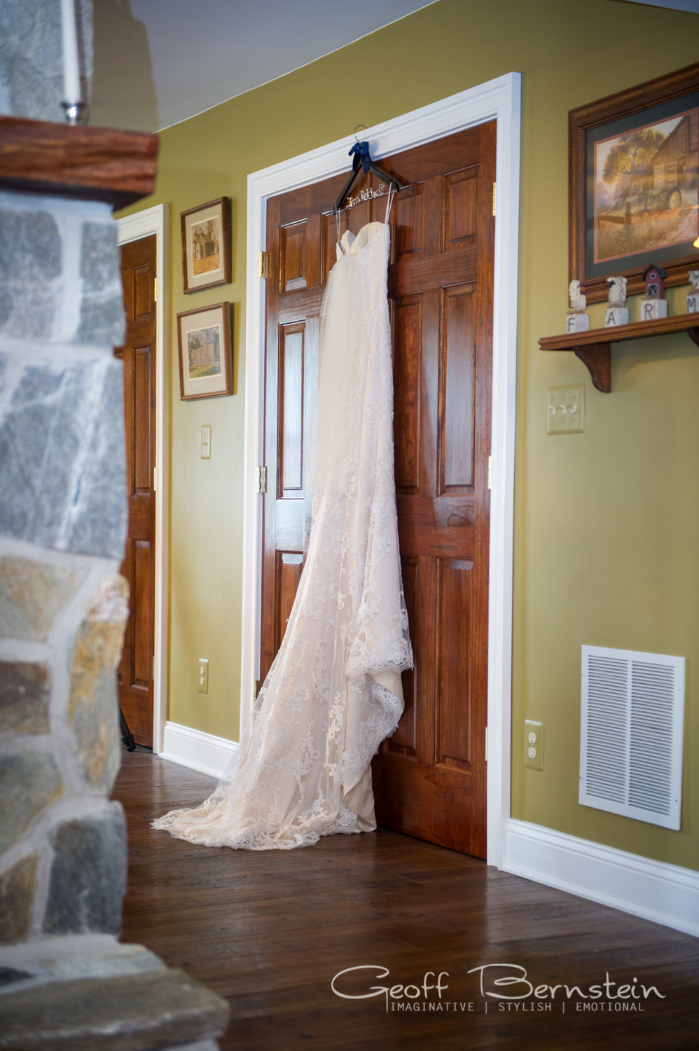 An Elegant Outdoor Wedding at the Pond View Farms by Geoff Bernstein Photography || www.gbmemories.com