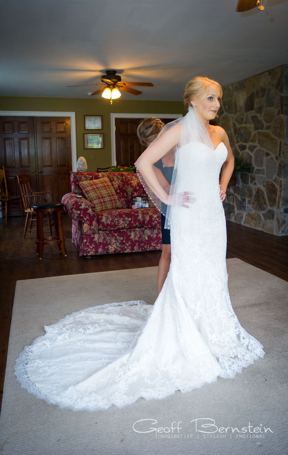 An Elegant Outdoor Wedding at the Pond View Farms by Geoff Bernstein Photography || www.gbmemories.com