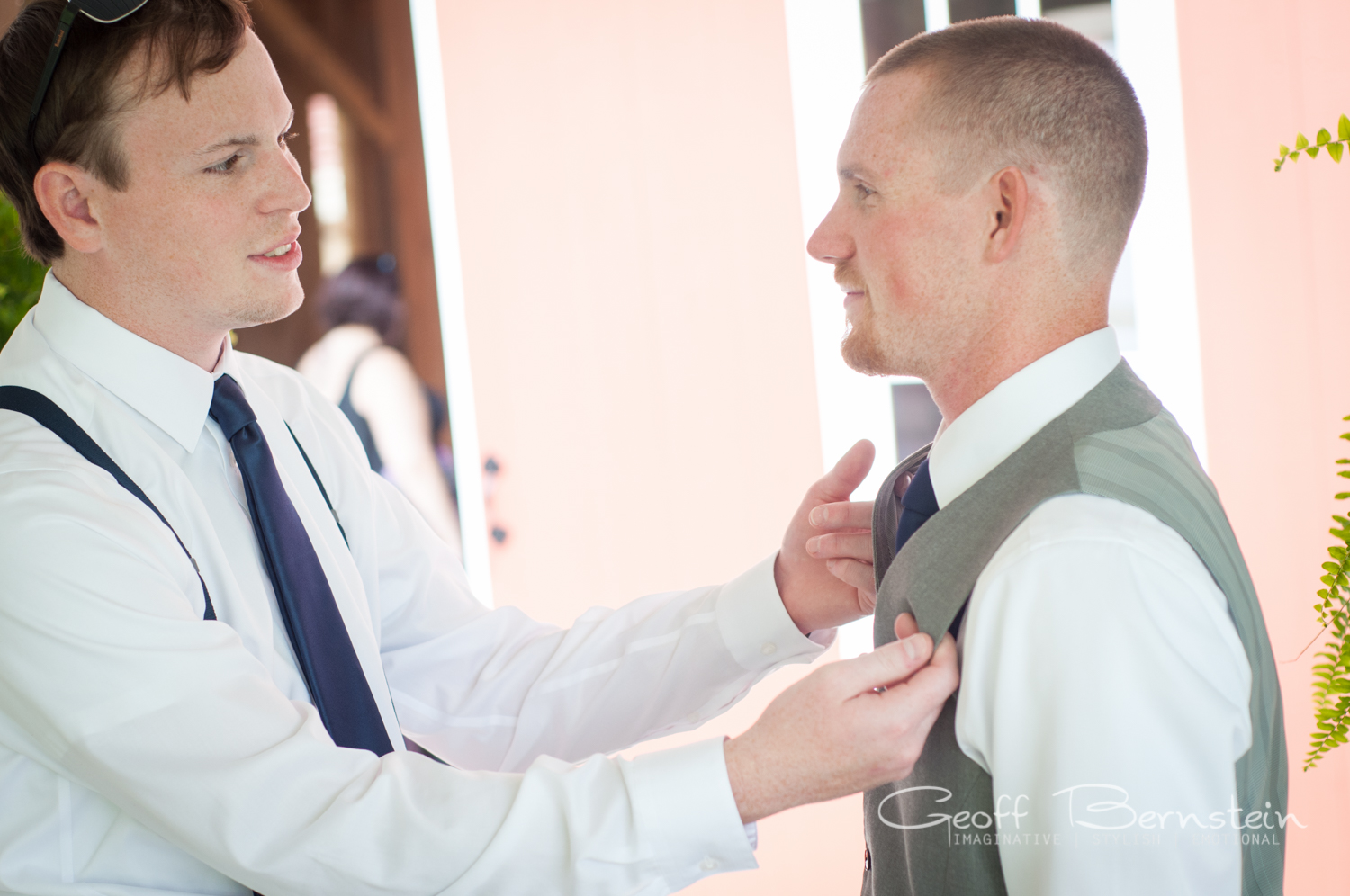 An Elegant Outdoor Wedding at the Pond View Farms by Geoff Bernstein Photography || www.gbmemories.com