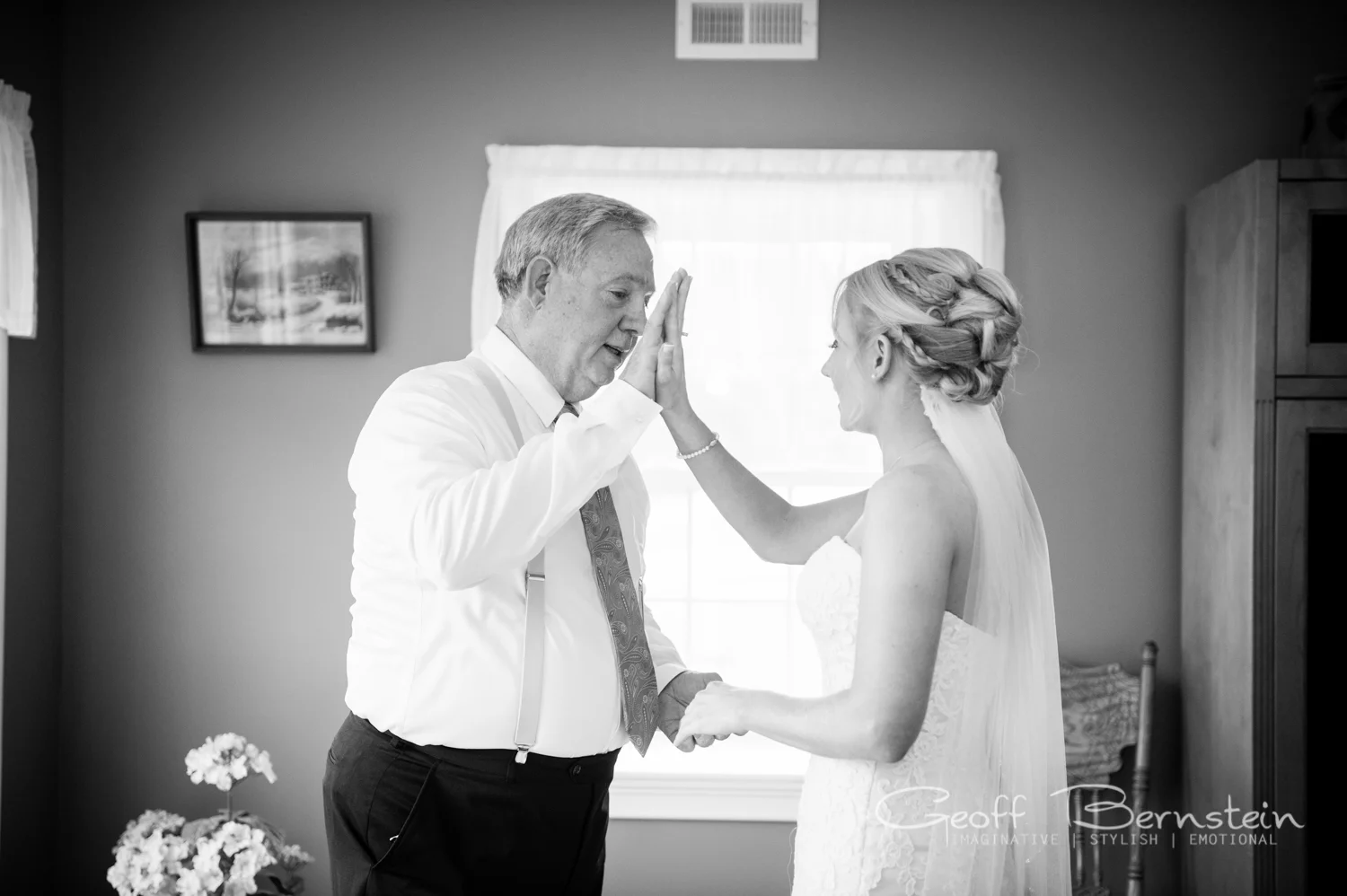 An Elegant Outdoor Wedding at the Pond View Farms by Geoff Bernstein Photography || www.gbmemories.com