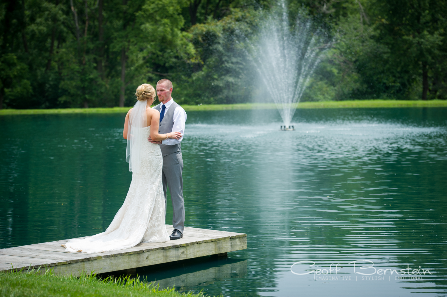 An Elegant Outdoor Wedding at the Pond View Farms by Geoff Bernstein Photography || www.gbmemories.com