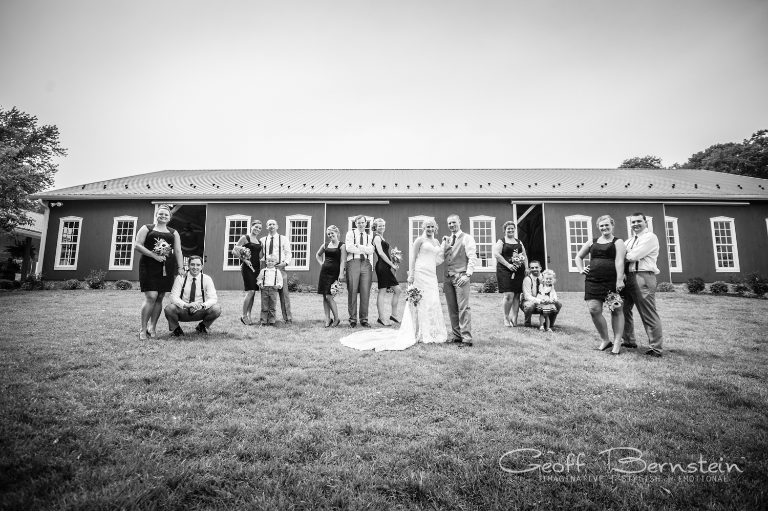 An Elegant Outdoor Wedding at the Pond View Farms by Geoff Bernstein Photography || www.gbmemories.com