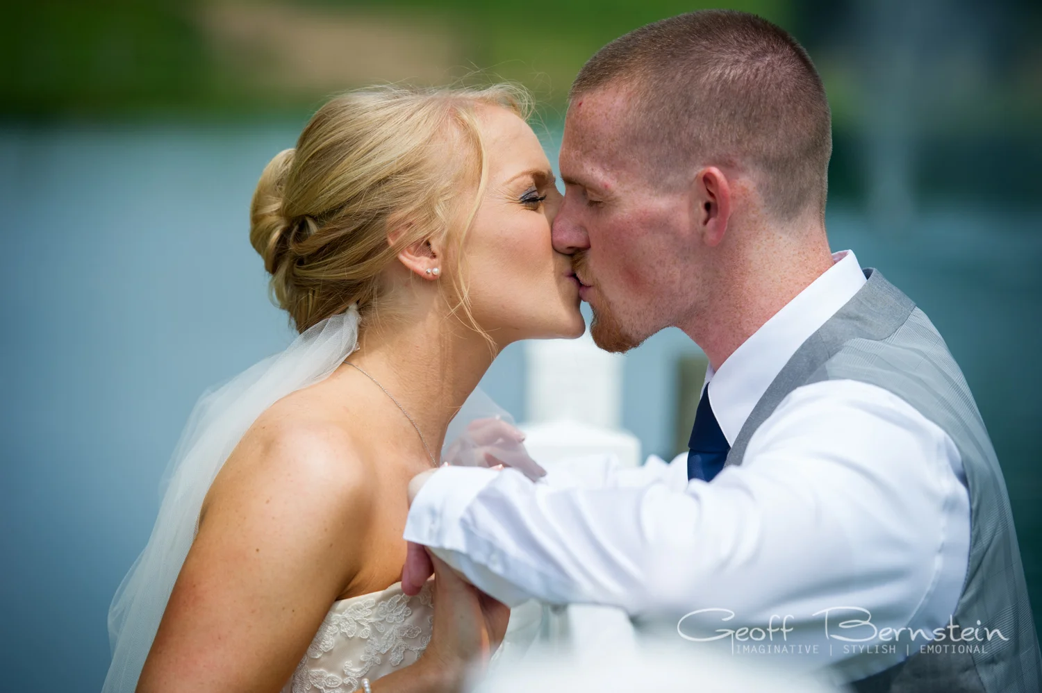 An Elegant Outdoor Wedding at the Pond View Farms by Geoff Bernstein Photography || www.gbmemories.com