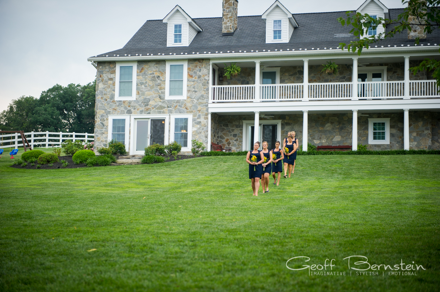 An Elegant Outdoor Wedding at the Pond View Farms by Geoff Bernstein Photography || www.gbmemories.com