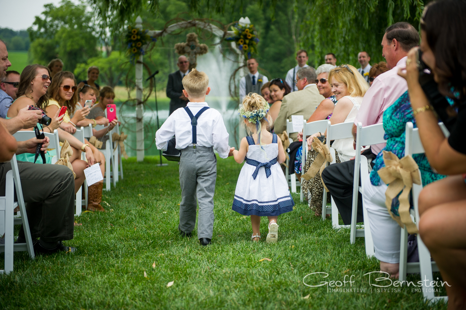 An Elegant Outdoor Wedding at the Pond View Farms by Geoff Bernstein Photography || www.gbmemories.com