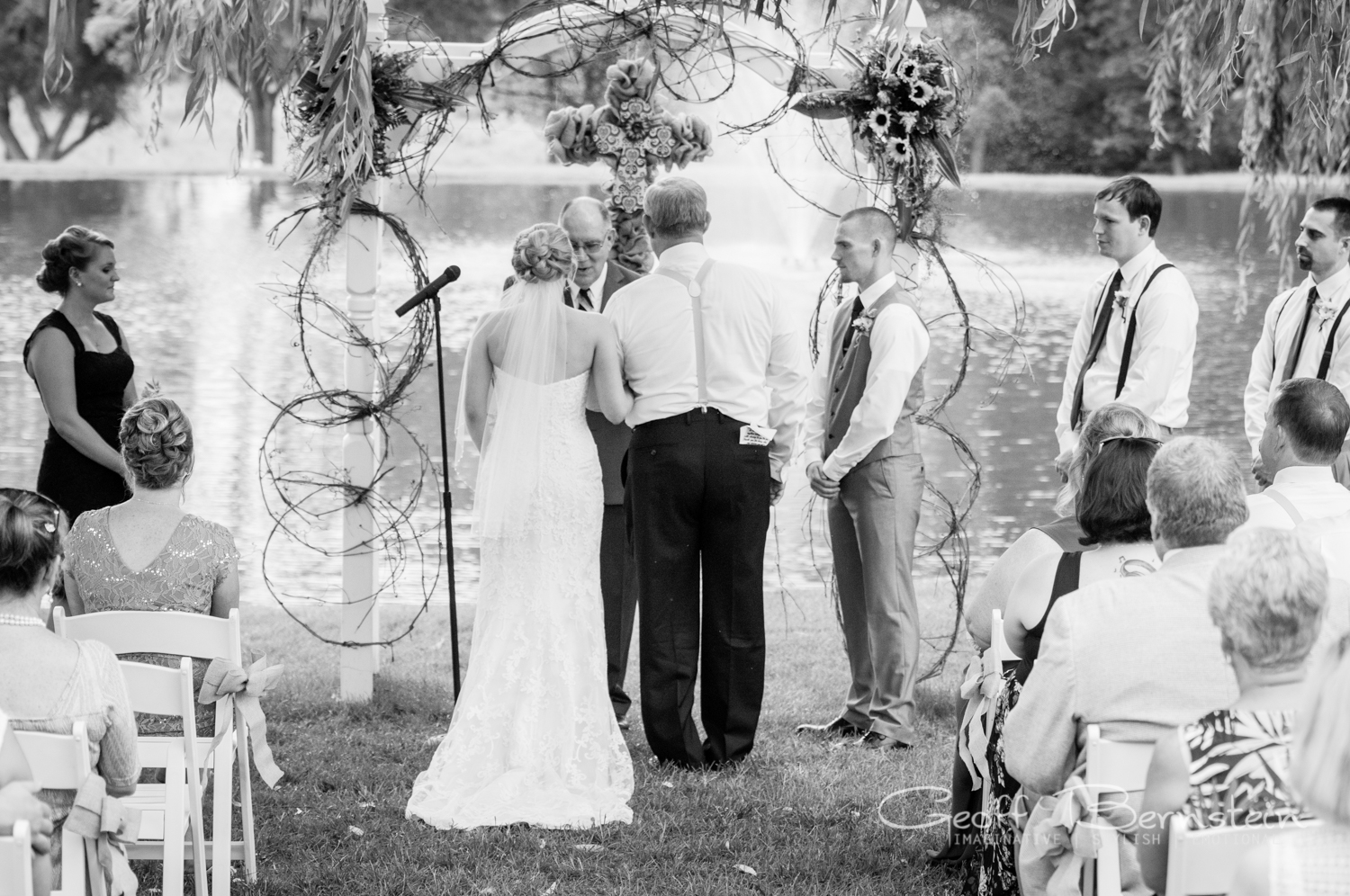 An Elegant Outdoor Wedding at the Pond View Farms by Geoff Bernstein Photography || www.gbmemories.com