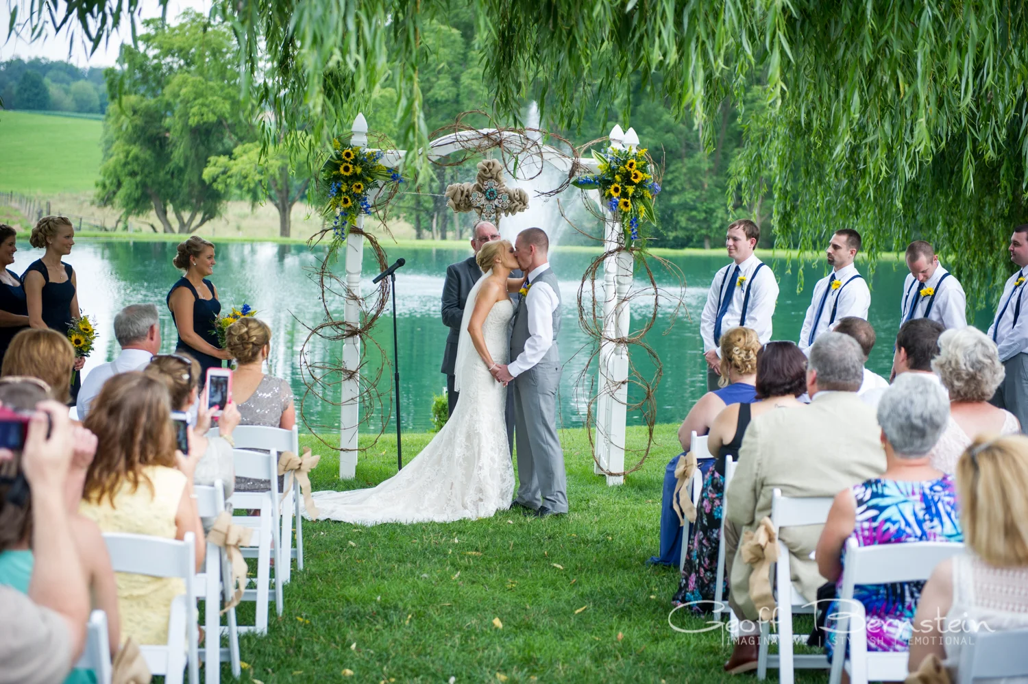 An Elegant Outdoor Wedding at the Pond View Farms by Geoff Bernstein Photography || www.gbmemories.com