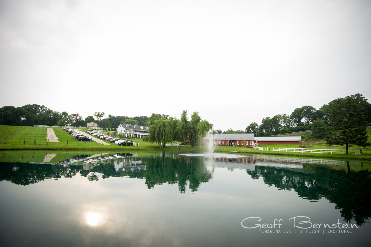 An Elegant Outdoor Wedding at the Pond View Farms by Geoff Bernstein Photography || www.gbmemories.com