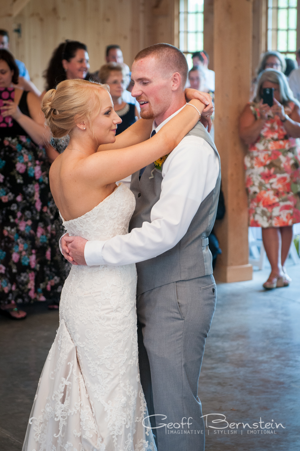 An Elegant Outdoor Wedding at the Pond View Farms by Geoff Bernstein Photography || www.gbmemories.com