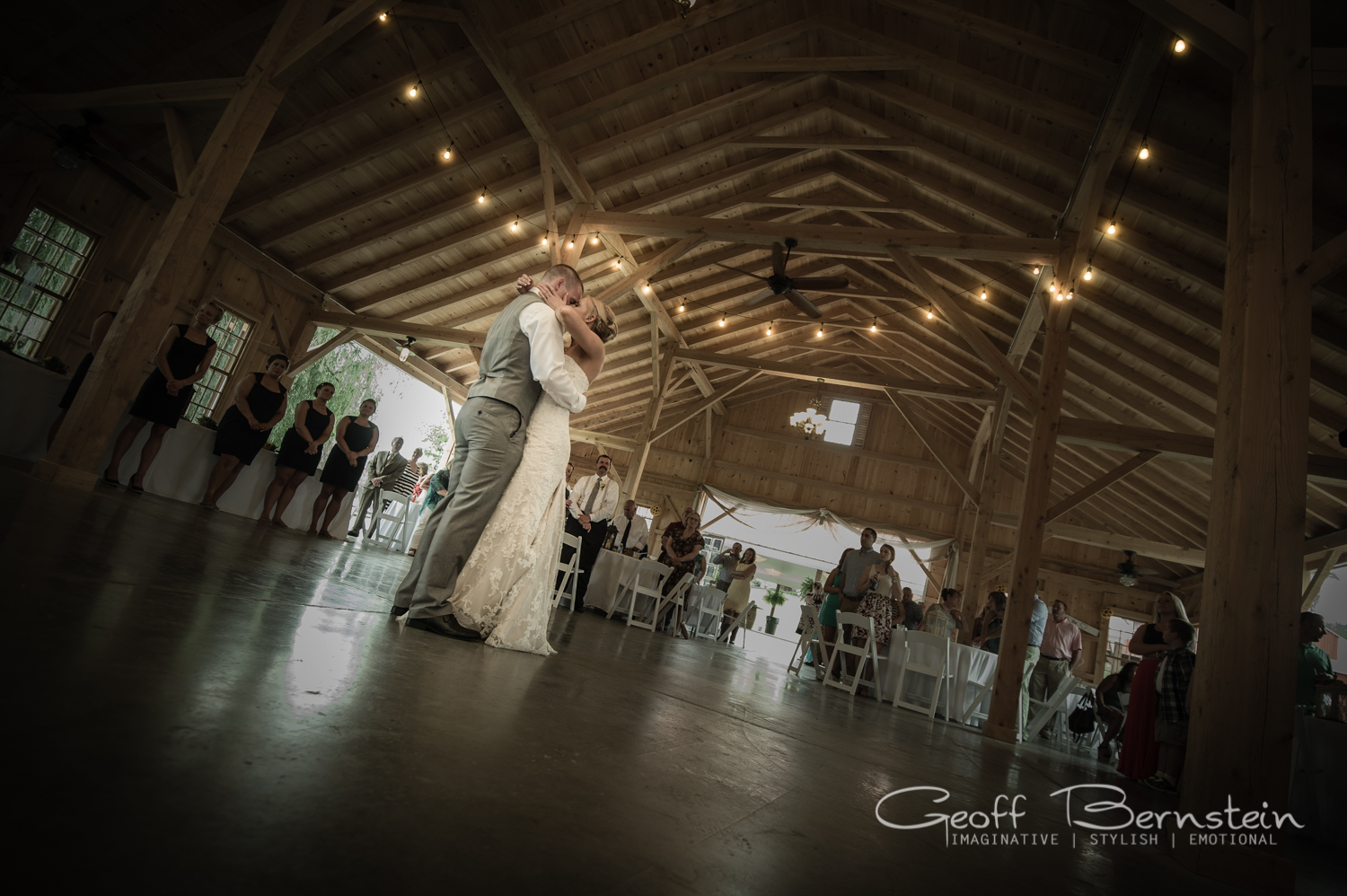 An Elegant Outdoor Wedding at the Pond View Farms by Geoff Bernstein Photography || www.gbmemories.com