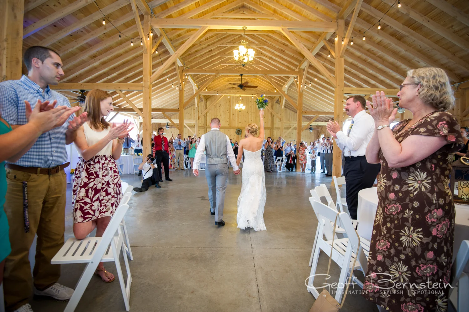 An Elegant Outdoor Wedding at the Pond View Farms by Geoff Bernstein Photography || www.gbmemories.com