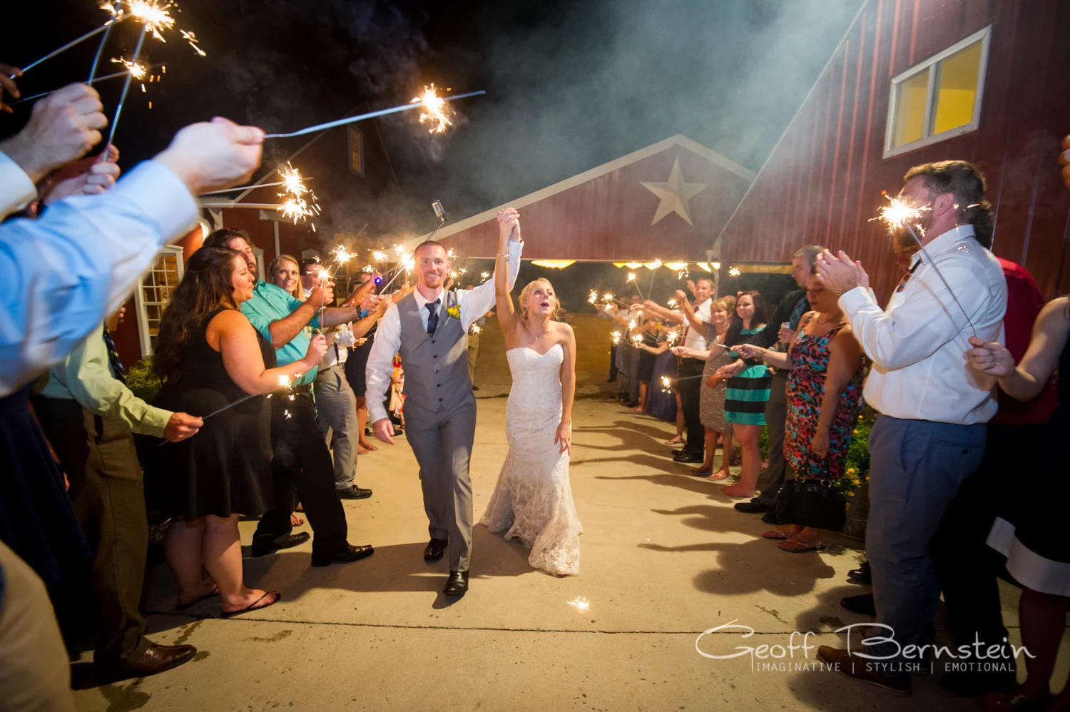An Elegant Outdoor Wedding at the Pond View Farms by Geoff Bernstein Photography || www.gbmemories.com