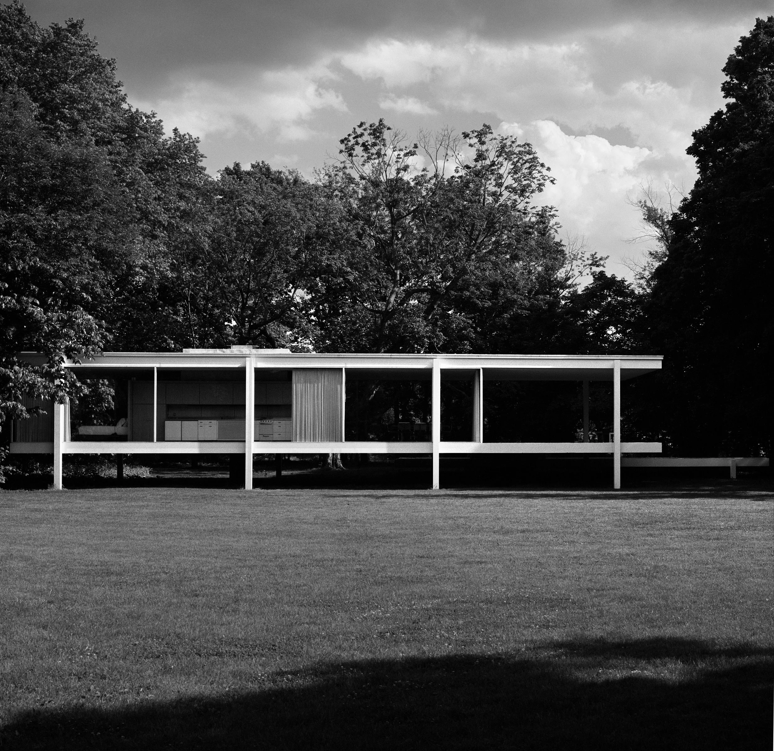 LUDWIG MIES VAN DER ROHE / Farnsworth House / 2008