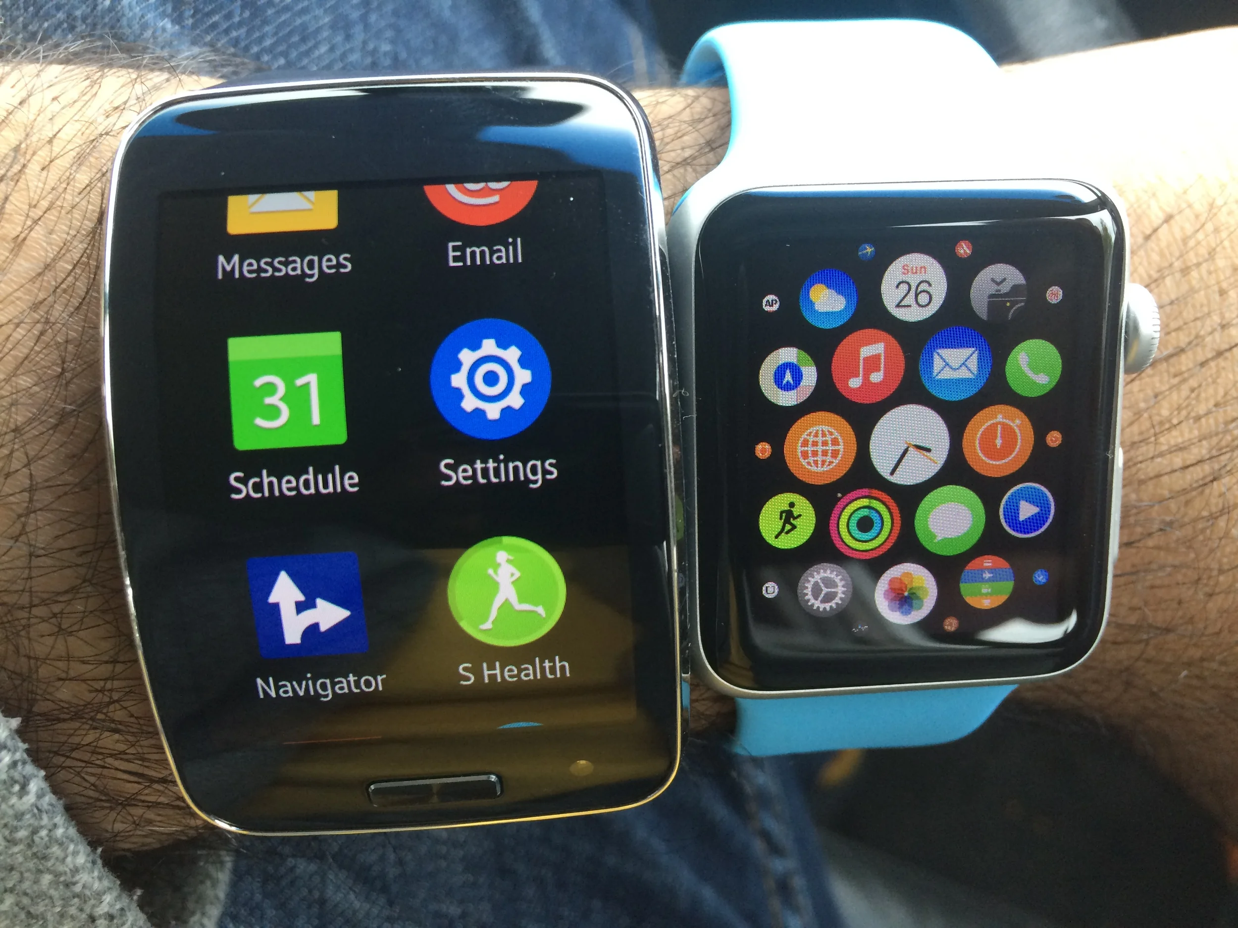 Which menu of apps do you prefer? Gear S (left) or Apple Watch (right)?