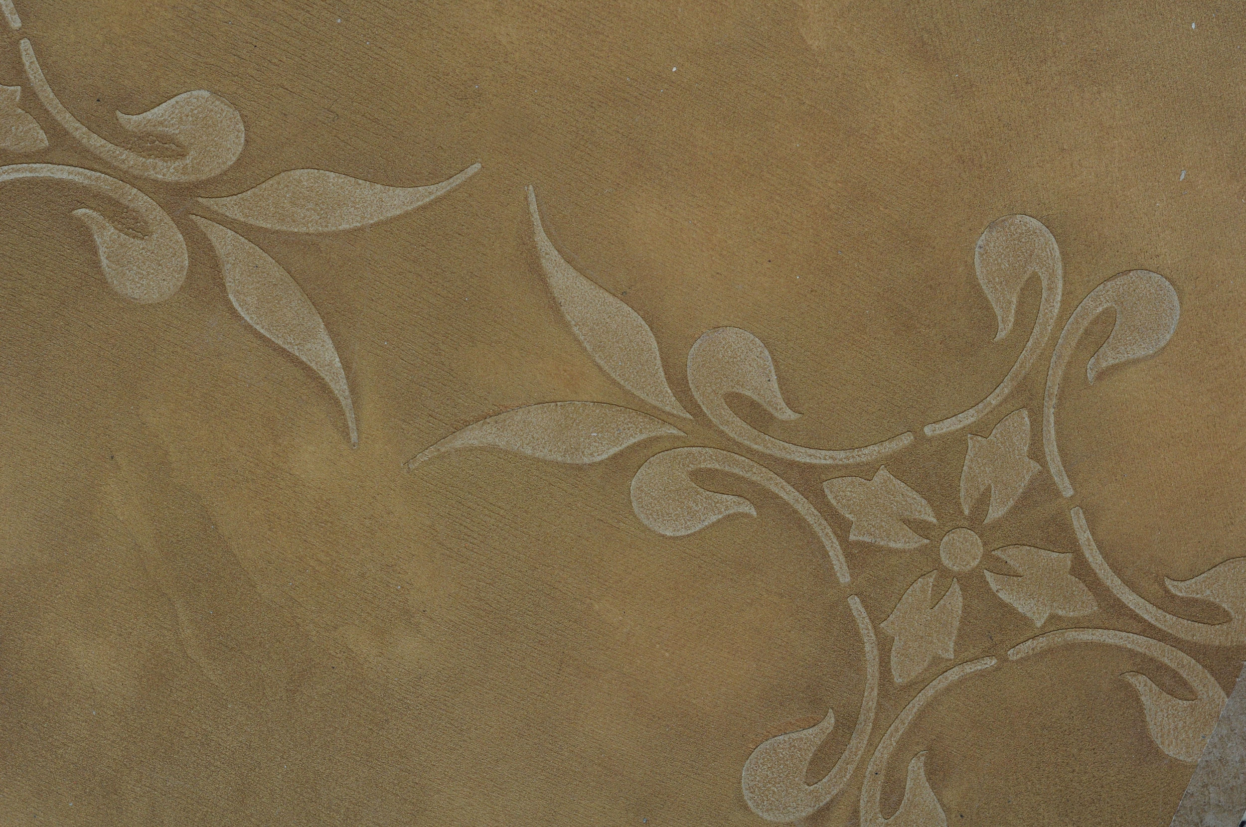 Lusterstone with raised stencil