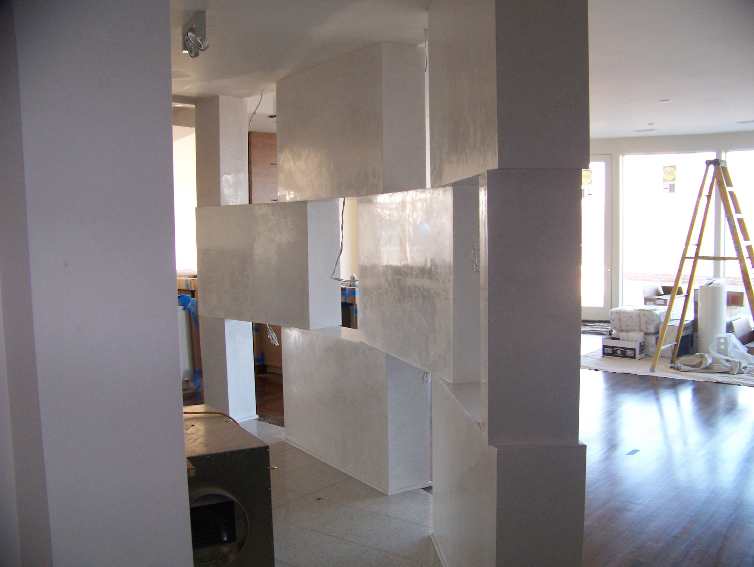 white Veneciano Cube wall