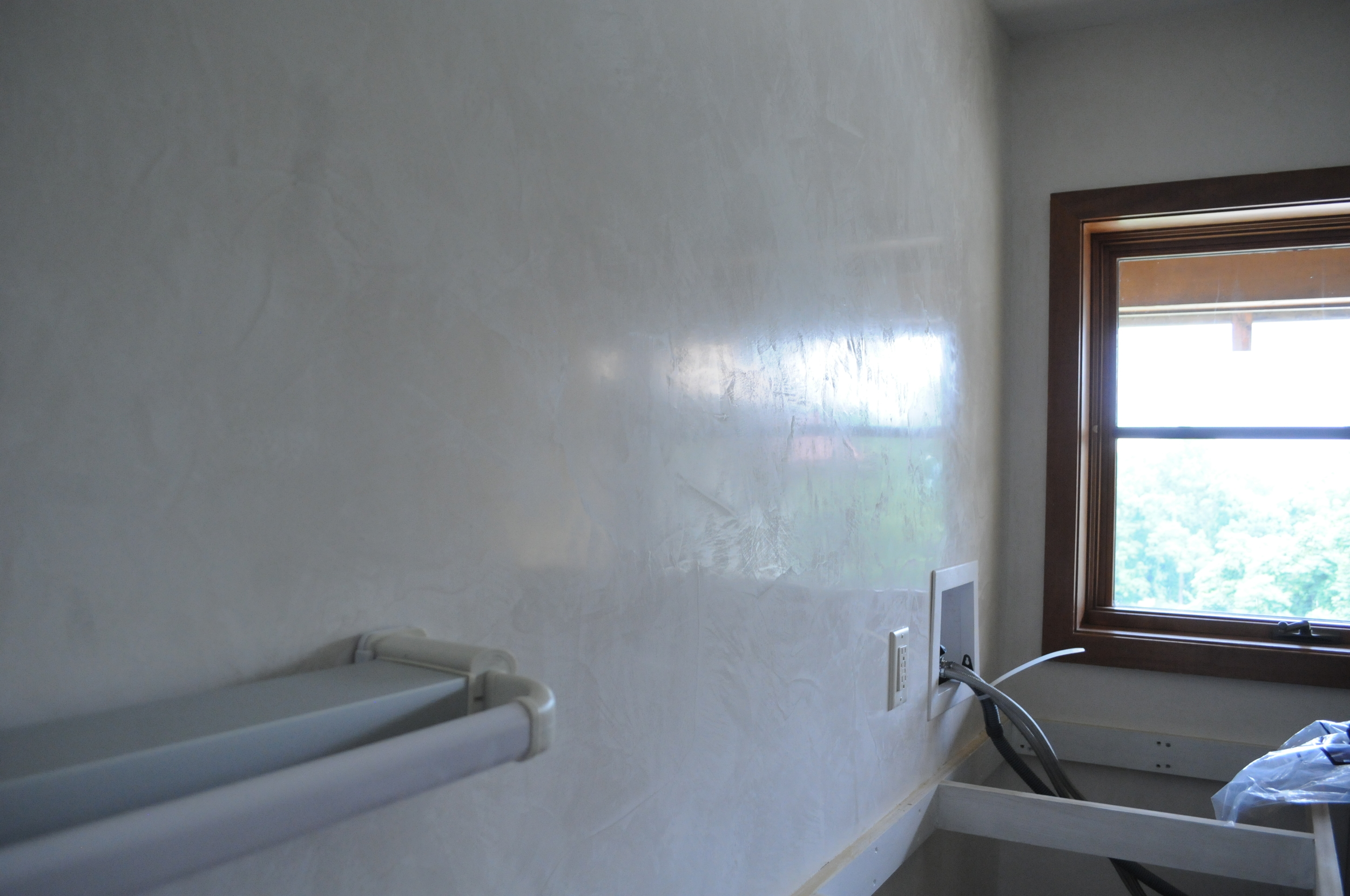 Calm Venetian Plaster Laundry Room