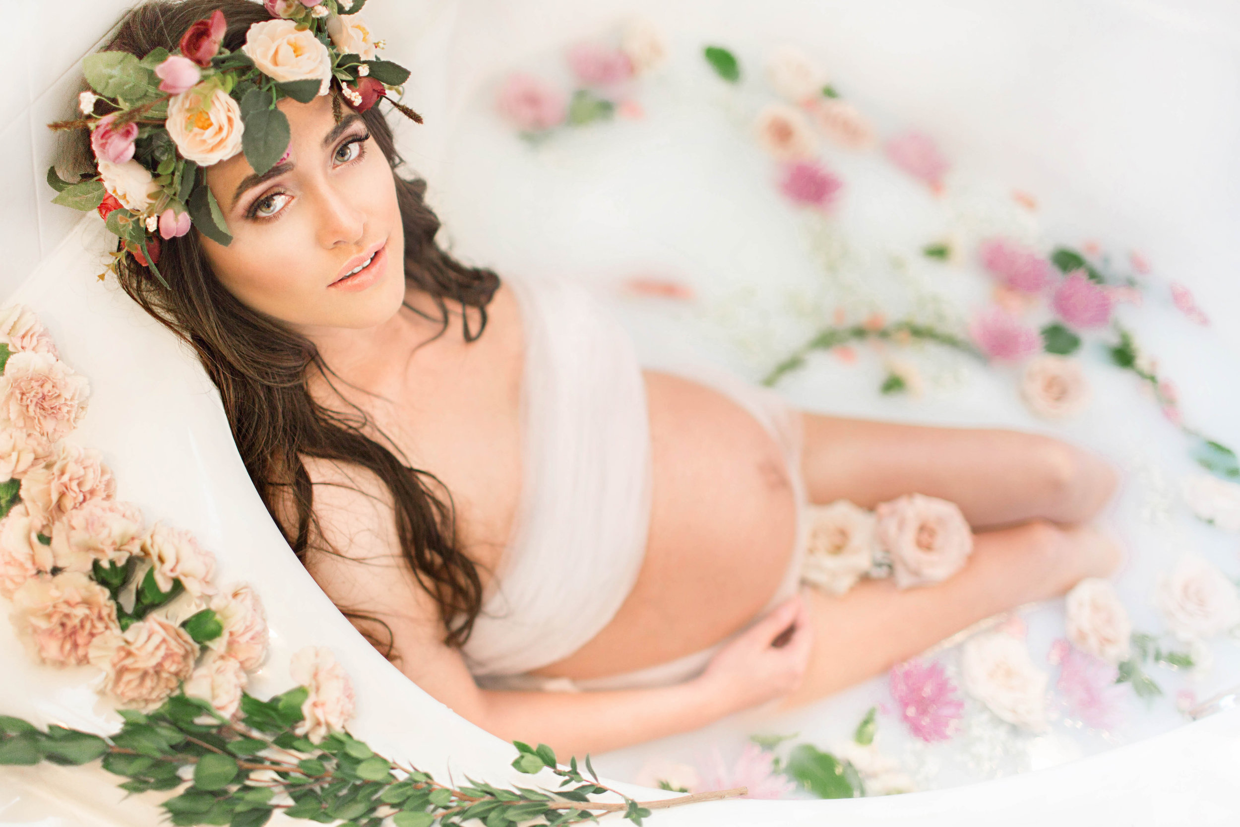 What is a maternity milk bath session?