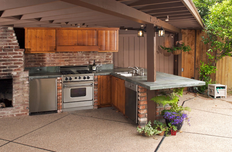 designing_an_outdoor_kitchen_2.jpg