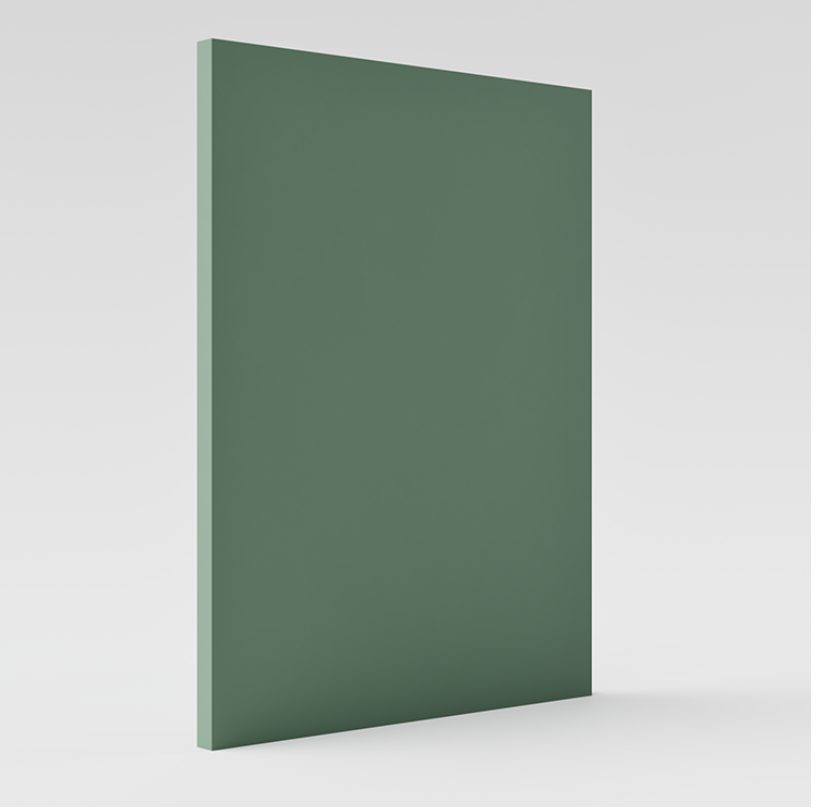 Un panneau vertical de couleur vert foncé sur un fond blanc ou gris clair.