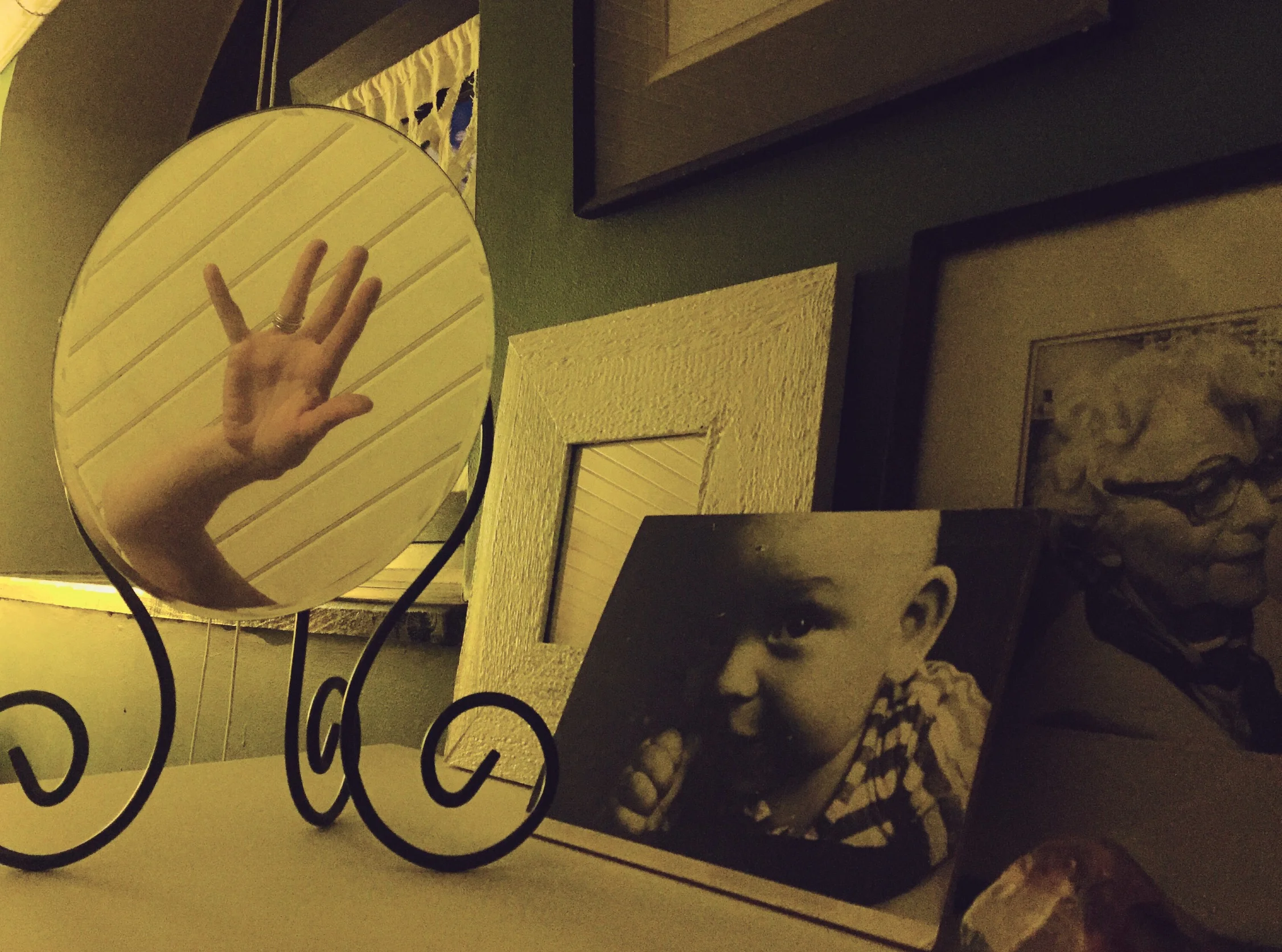  I will wait until 22:22. Then I will kiss you. 9 words. 22 words. In the evening. At night. The night. Pages filling up. Where do I find those words? What do you do while it rains? It pours. It sounds. What would you do at night, in the forrest, if 