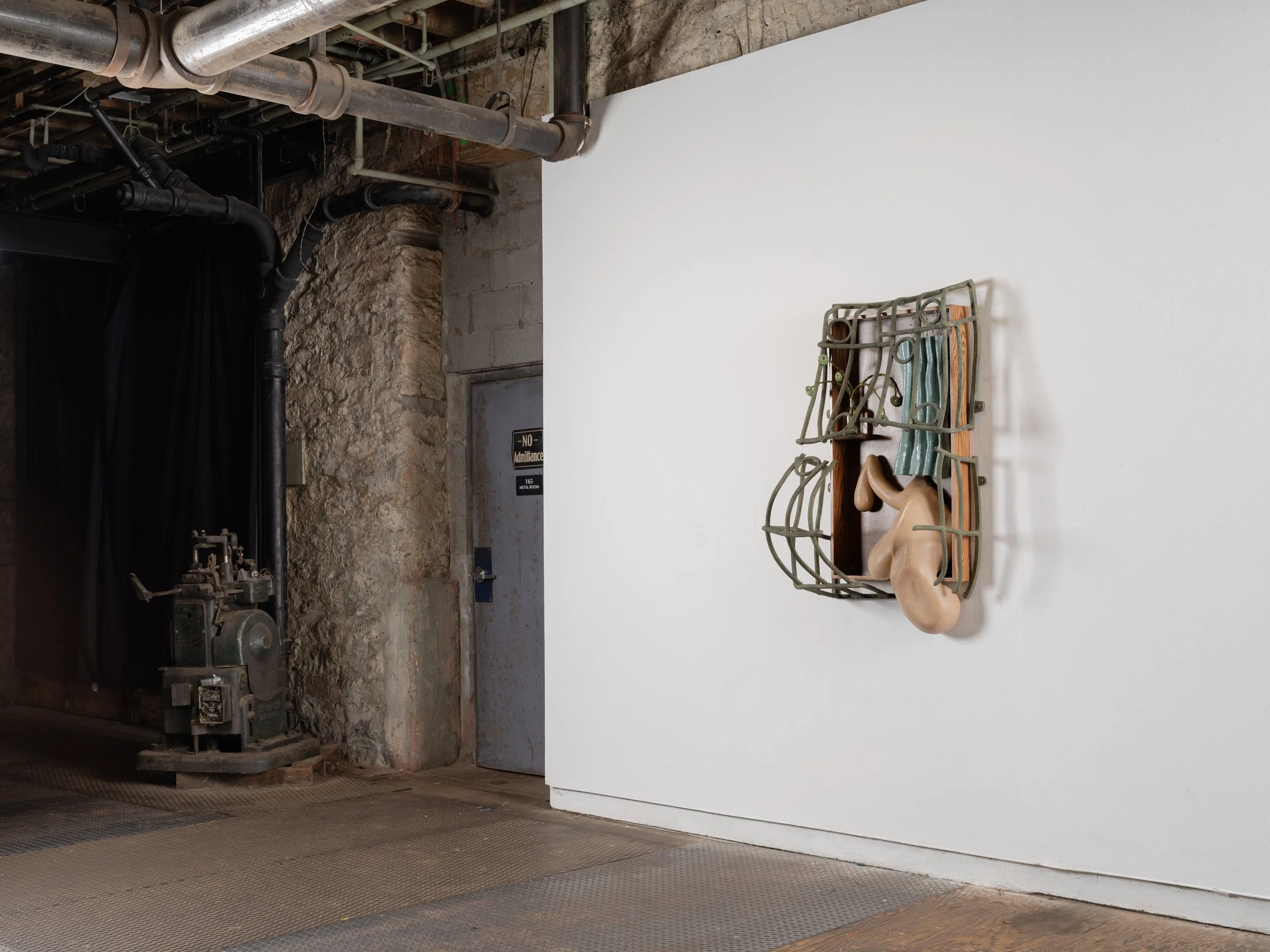  Qiuyu Wu,  Floating Body  (2025), Documentation by farfar studio. 