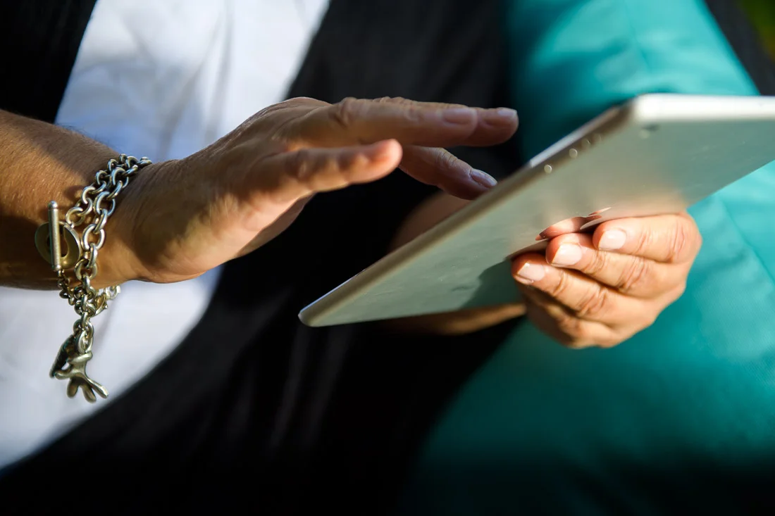 NYC Branded Lifestyle Portraits Social Pivot PR Donna Cravotta hands on tablet