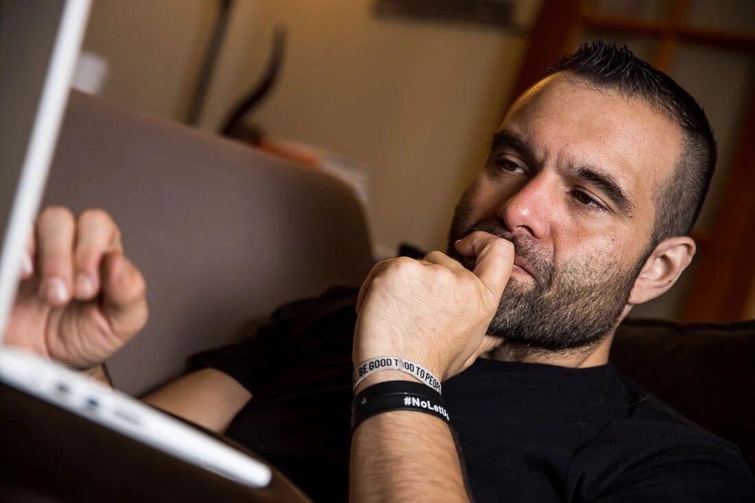 How do personal brand photos create an emotional connection with your audience?