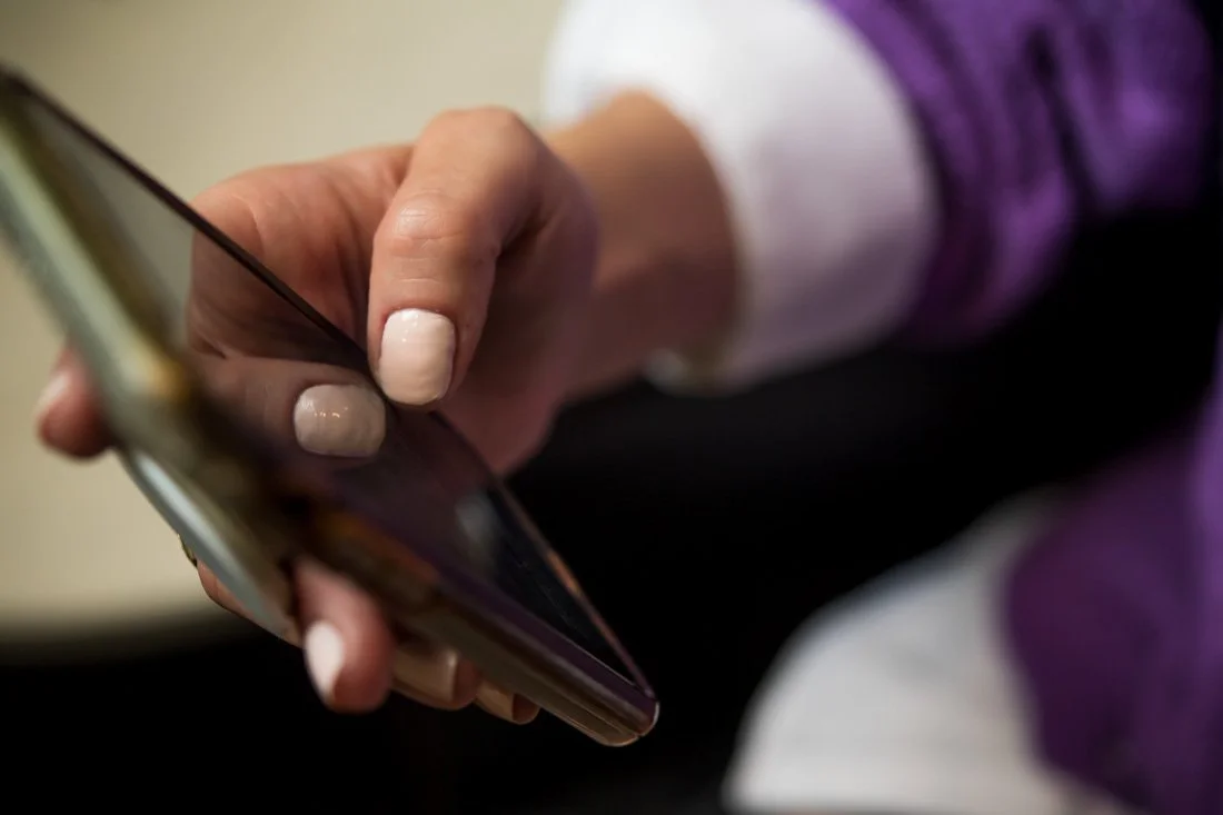 Dating app photo switcheroo...