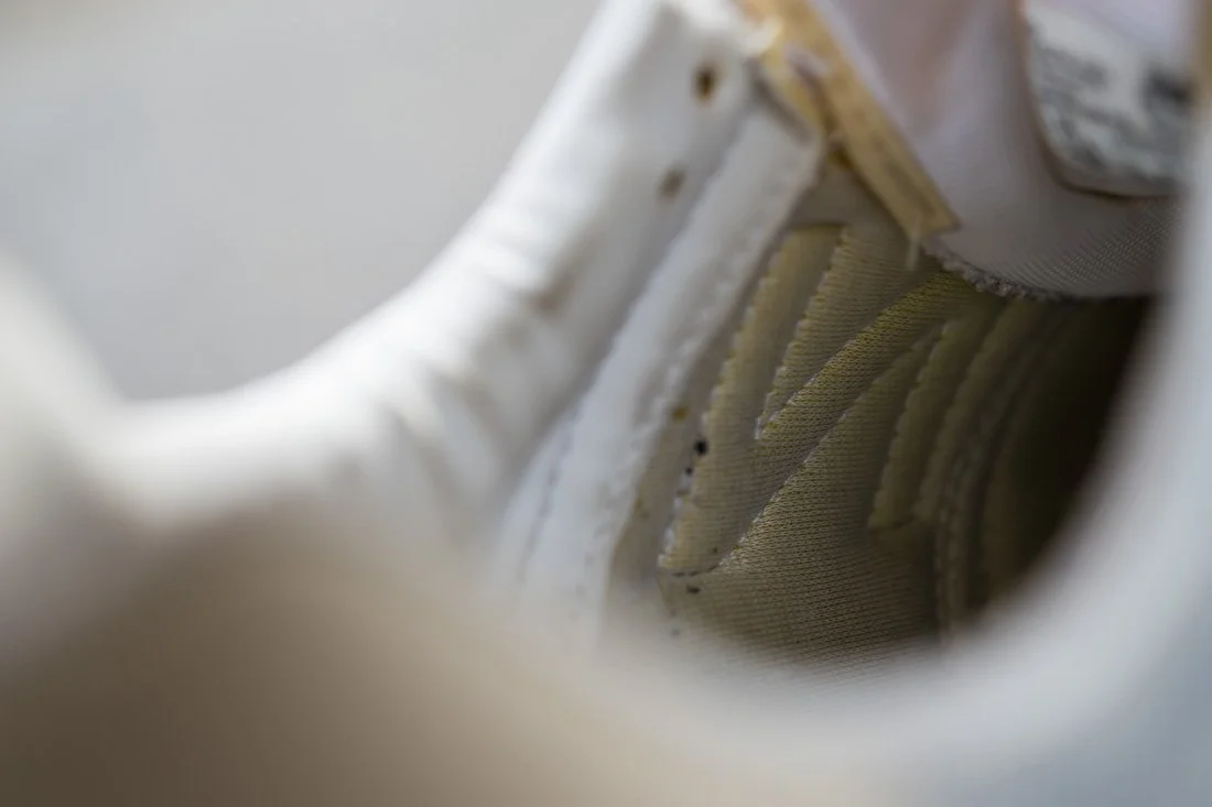 NB 574 CLASSICS MAROON BEIGE INNER STITCHING OF SIDE LOGO