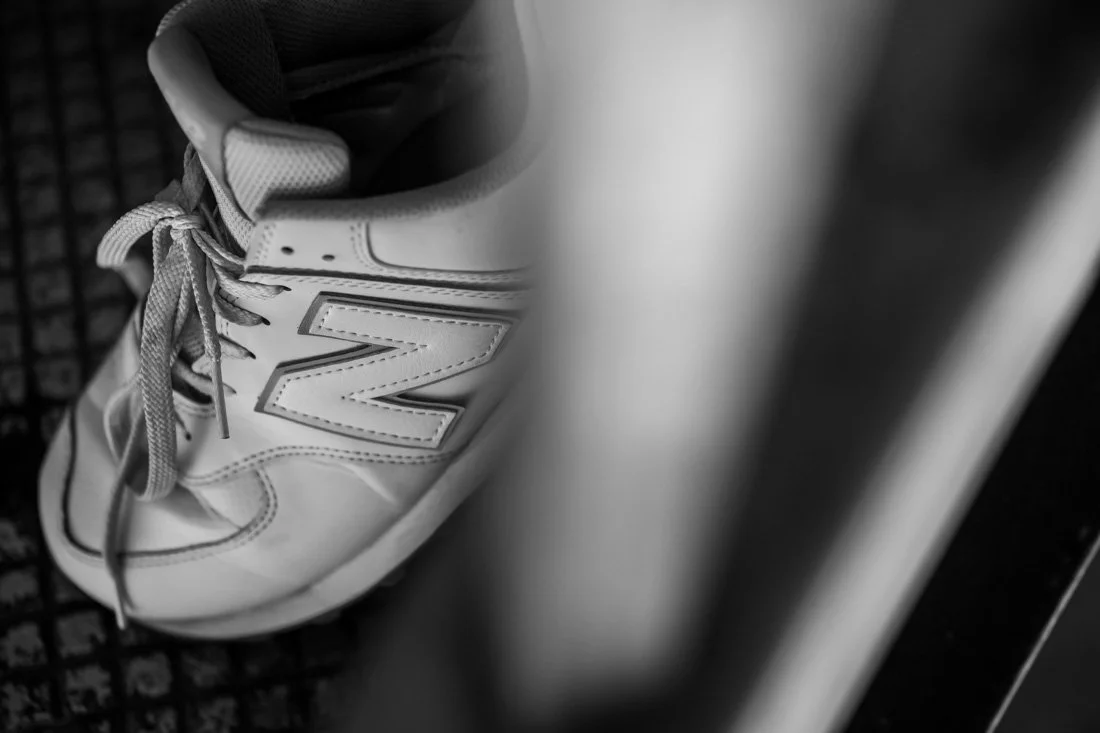 NB 574 SNEAKERHEAD CLASSIC HIGH ANGLE SIDE N ON STAIRS