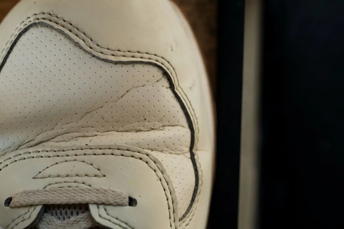 NB 574 SNEAKERHEAD CLASSIC TOE DETAILS