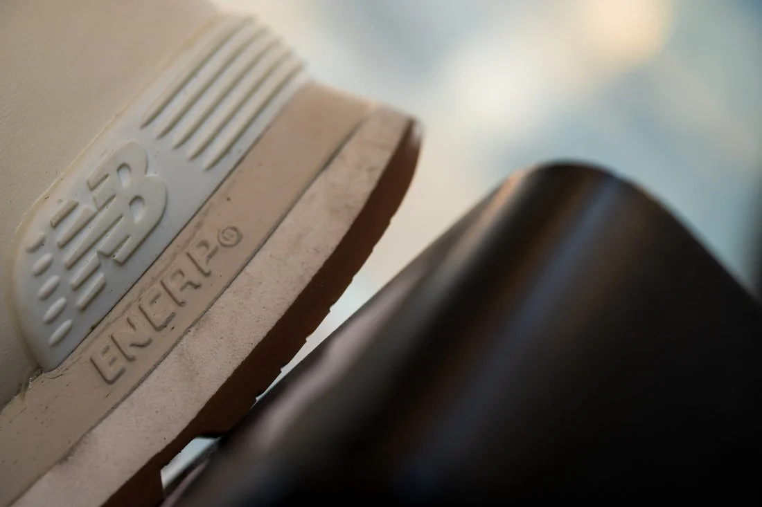 NB 574 SNEAKERHEAD CLASSIC NB LOGO ON BACK HEEL